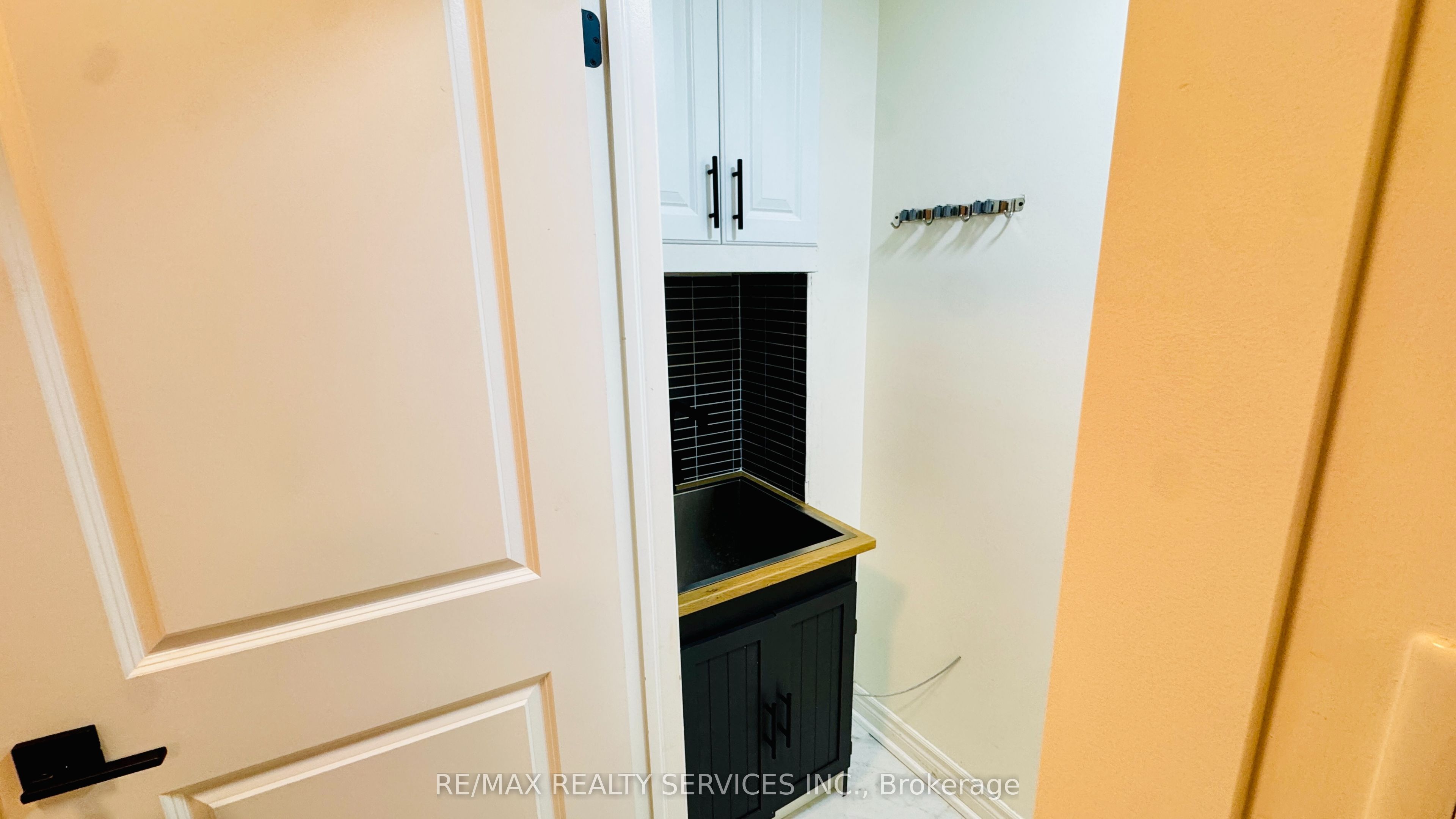 1159 Lloyd Landing Property Photo 7
