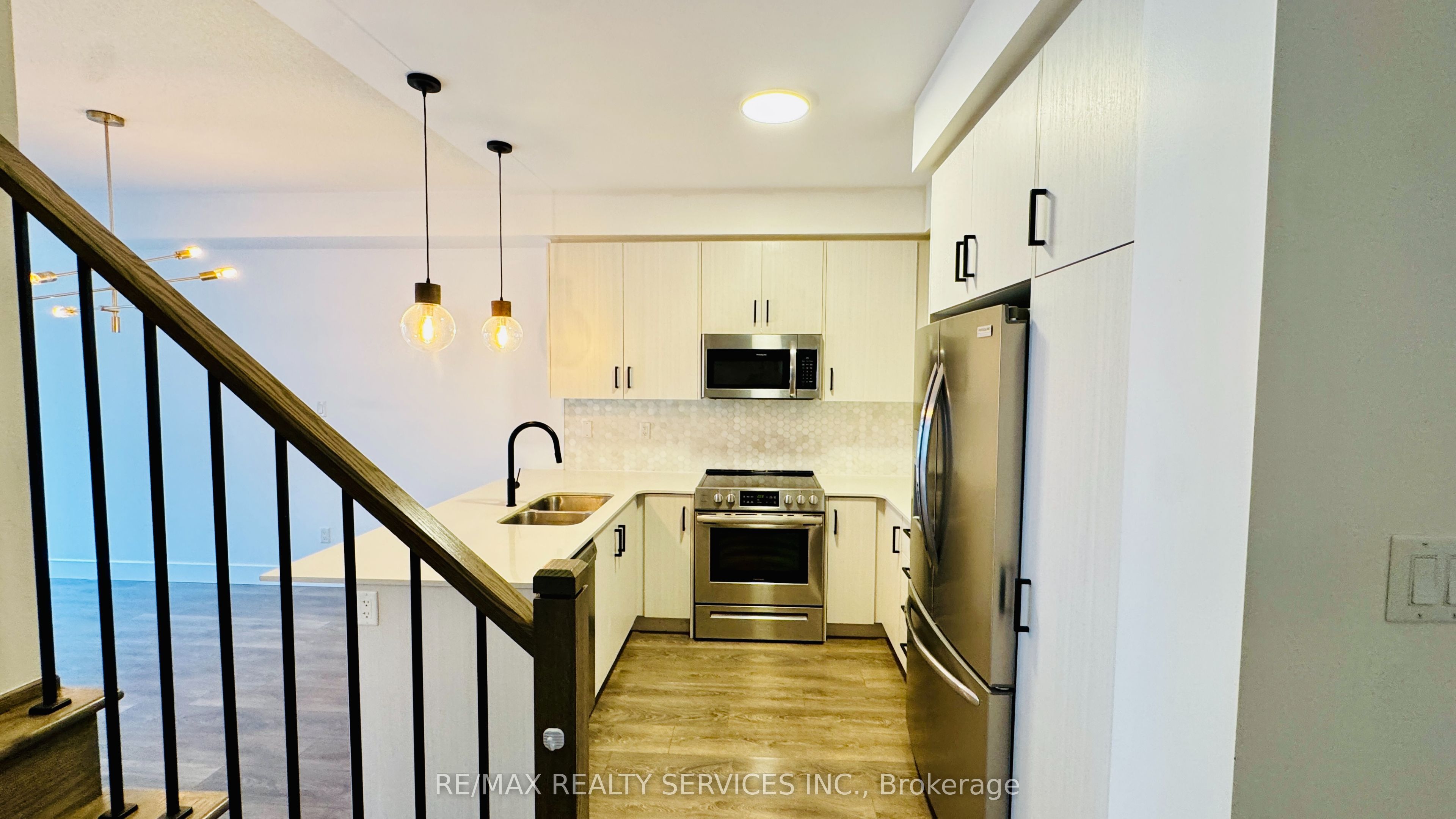 1159 Lloyd Landing Property Photo 8