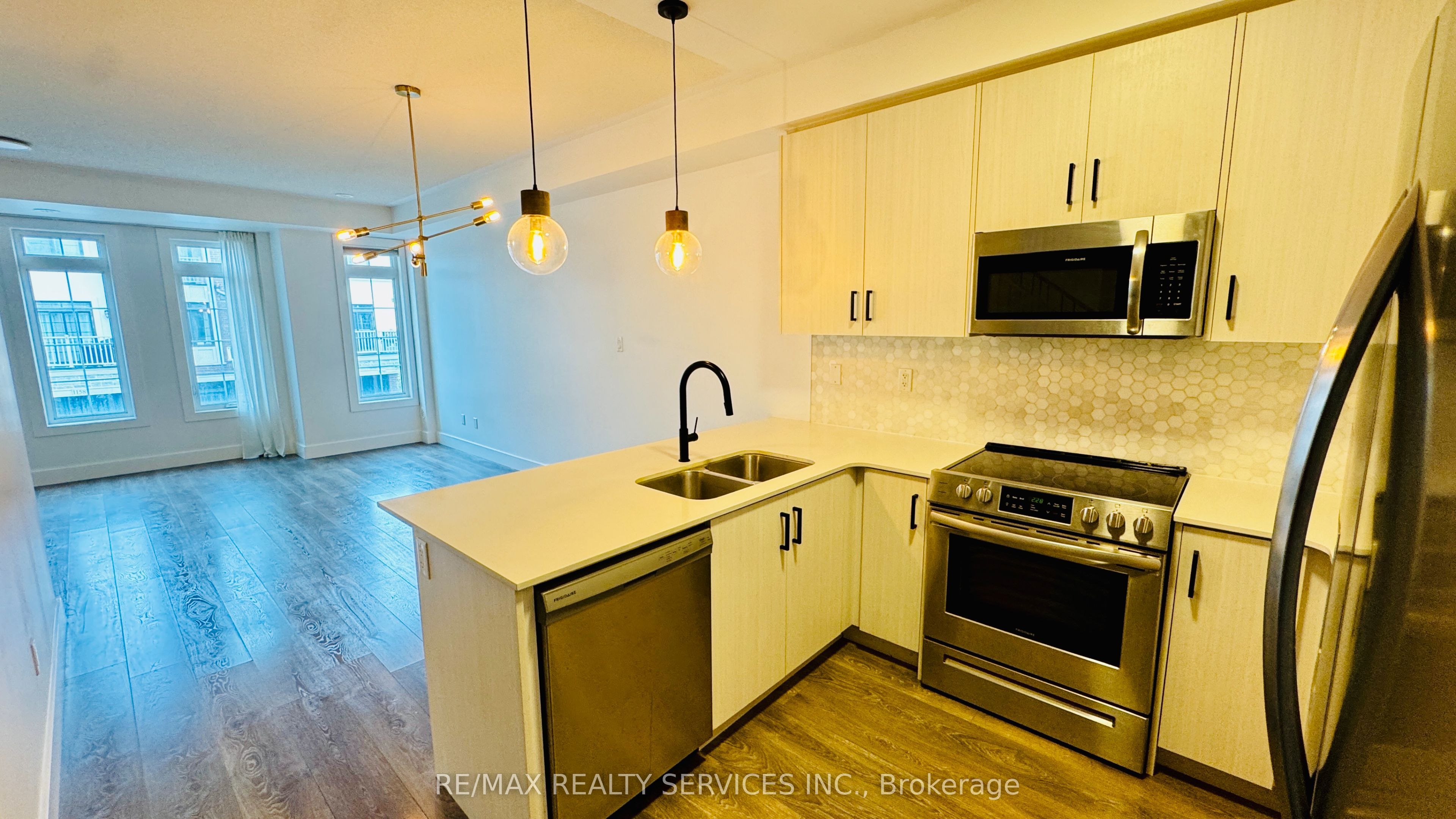 1159 Lloyd Landing Property Photo 11