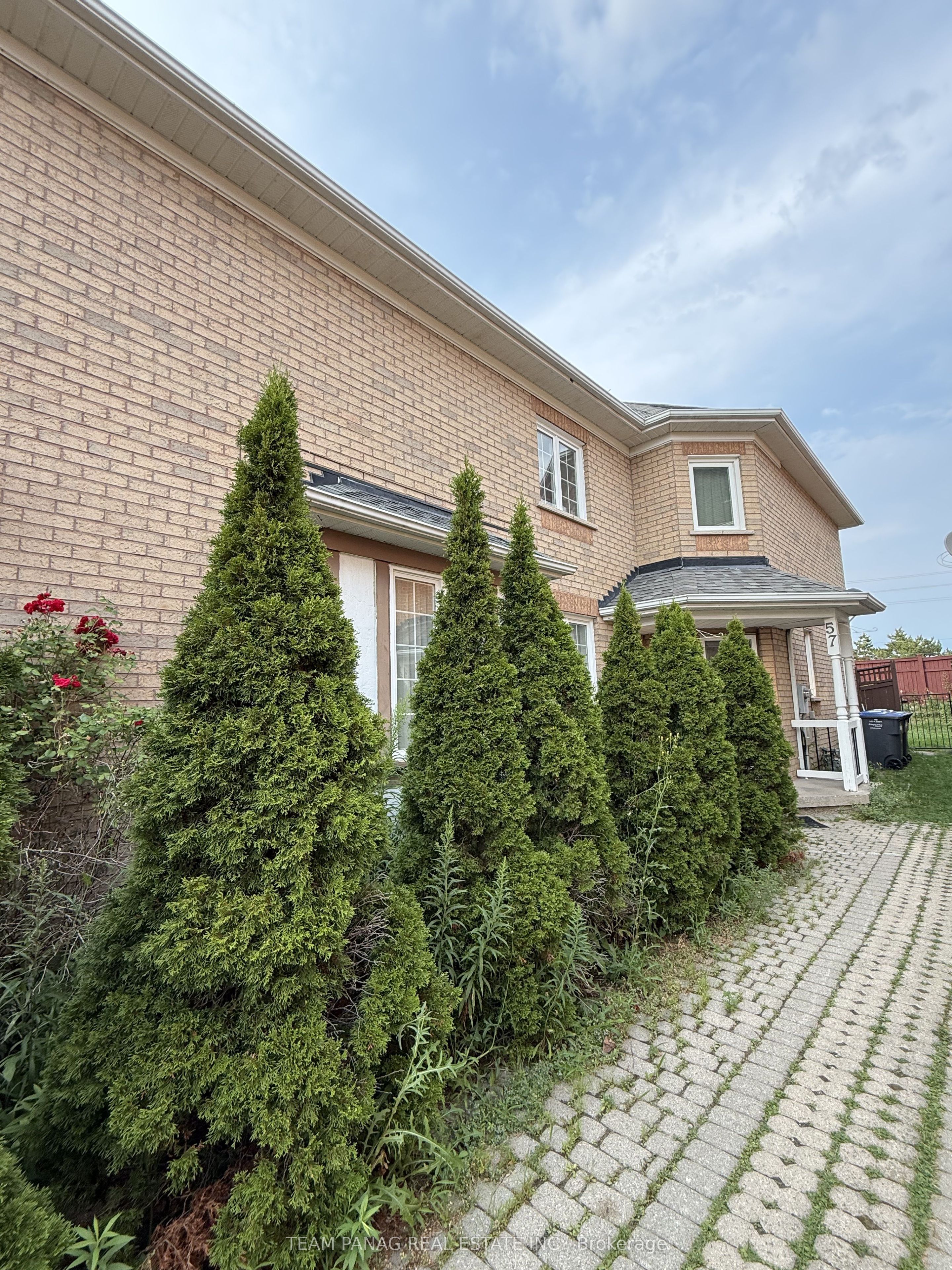 57 Quail Feather Crescent Property Photo 2