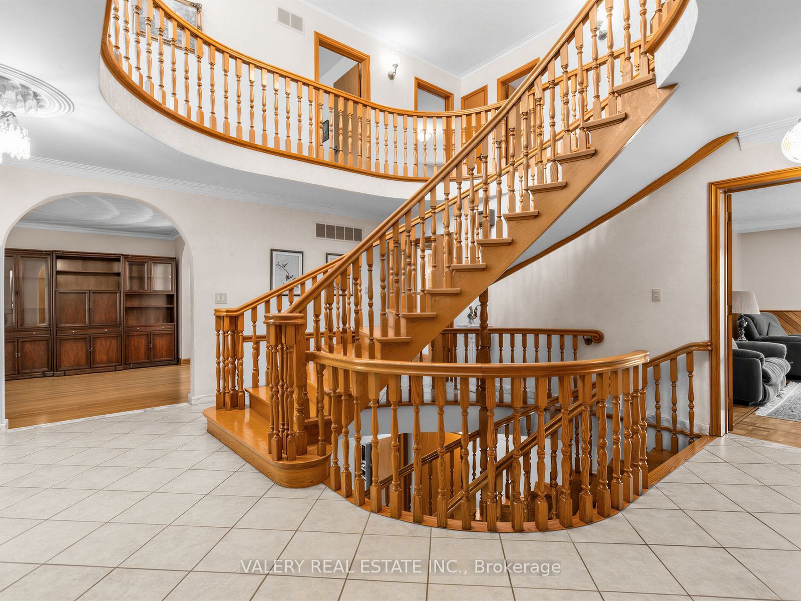 370 Maple Leaf Drive Property Photo 3