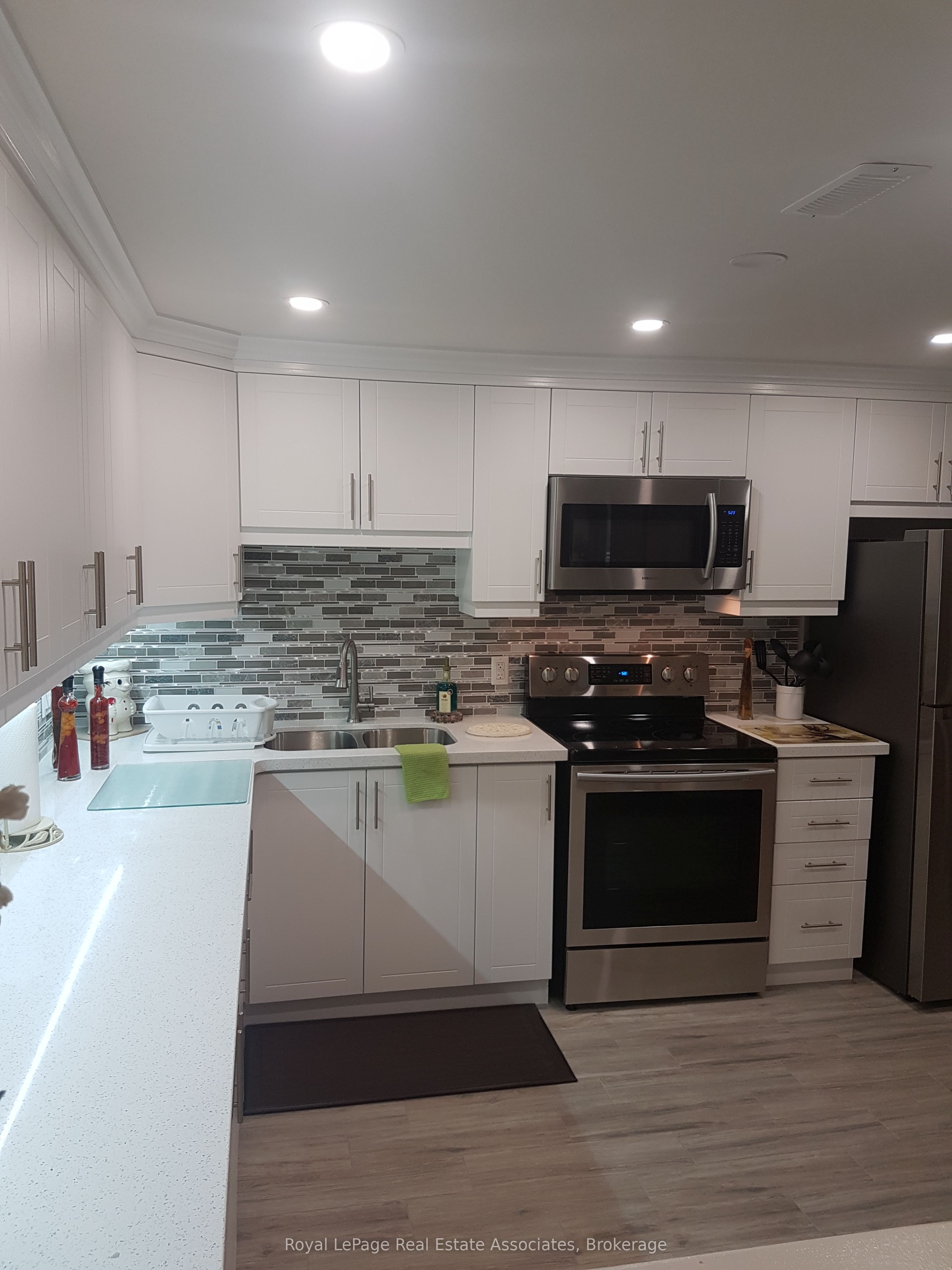 3323 Queen Frederica Drive Property Photo 4