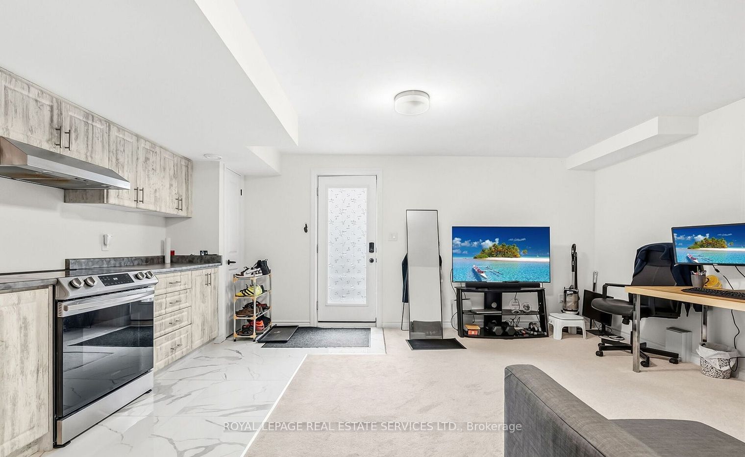 488 Parent Place Lower Property Photo 4