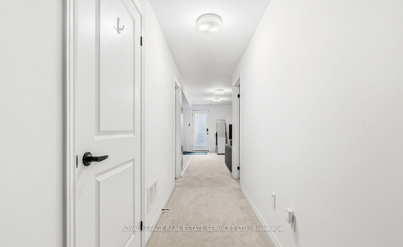 488 Parent Place Lower Property Photo 6