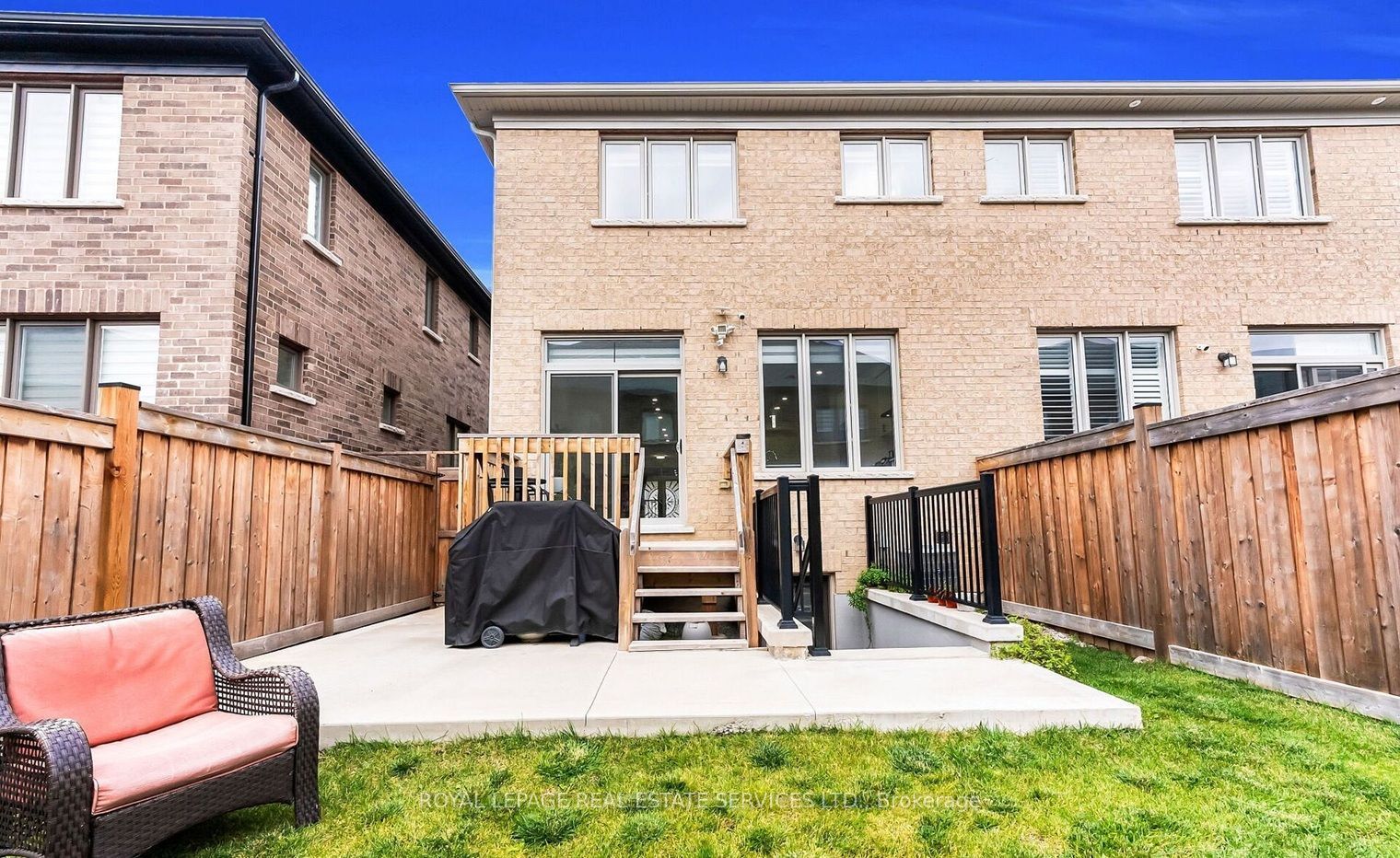 488 Parent Place Lower Property Photo 10