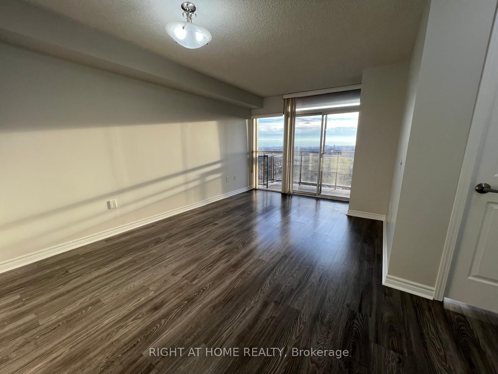 55 Strathaven Drive 1808 Property Photo 5