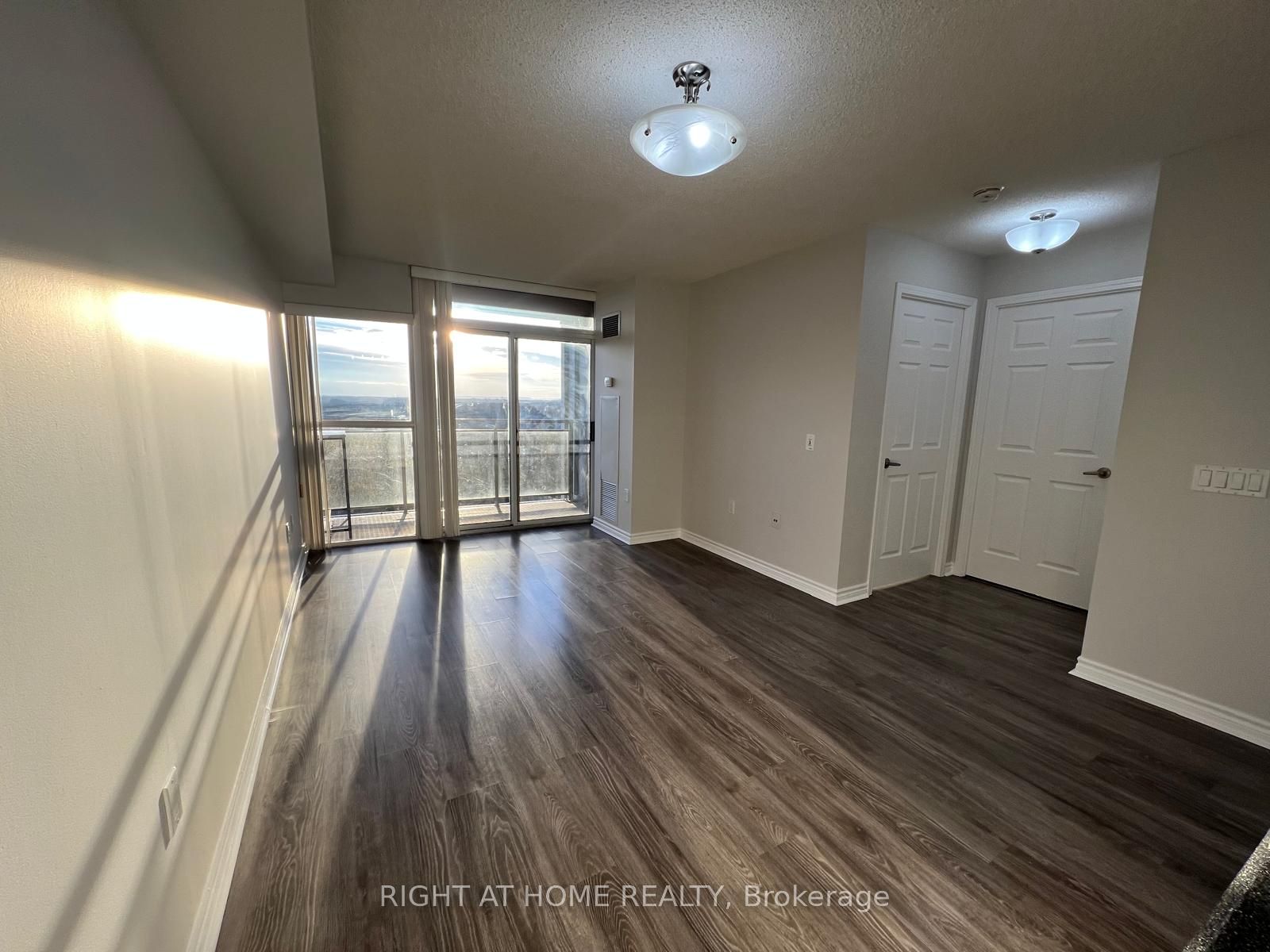 55 Strathaven Drive 1808 Property Photo 6