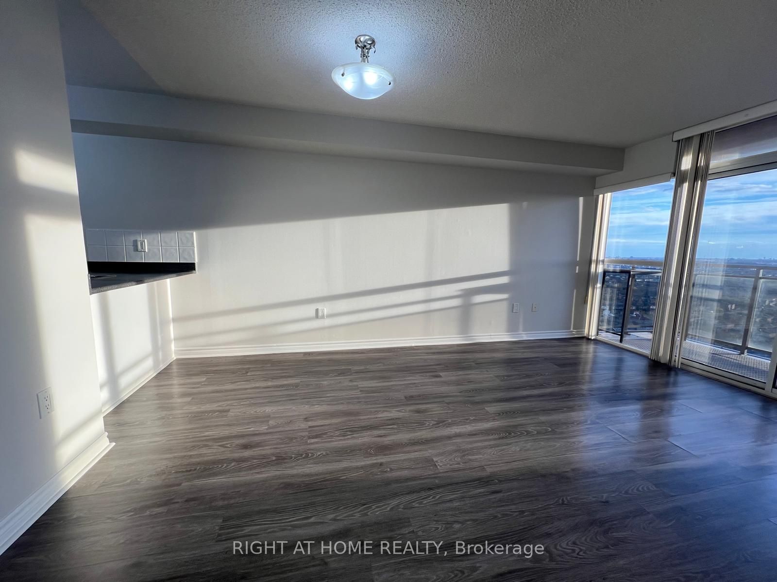 55 Strathaven Drive 1808 Property Photo 8