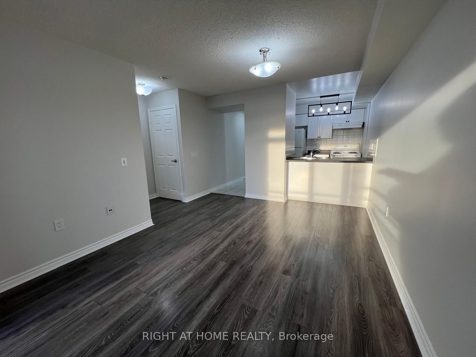 55 Strathaven Drive 1808 Property Photo 9