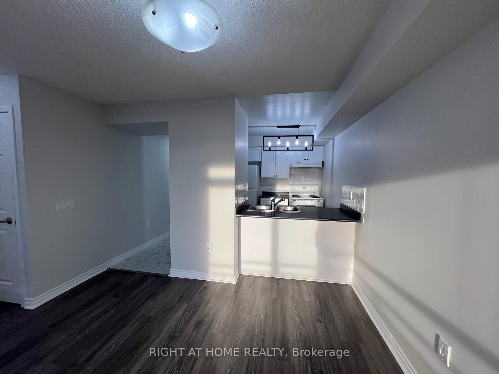 55 Strathaven Drive 1808 Property Photo 10