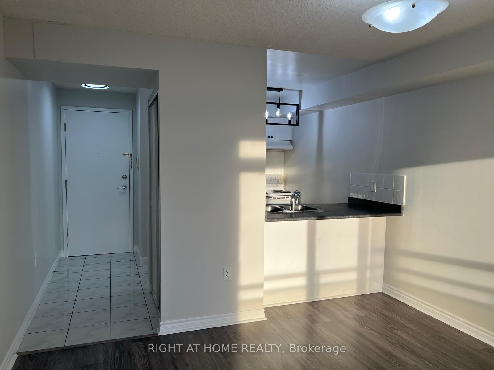 55 Strathaven Drive 1808 Property Photo 11