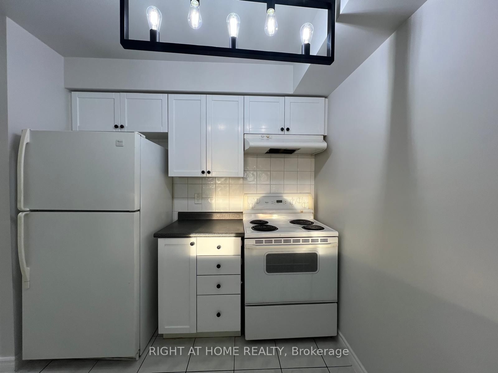 55 Strathaven Drive 1808 Property Photo 12
