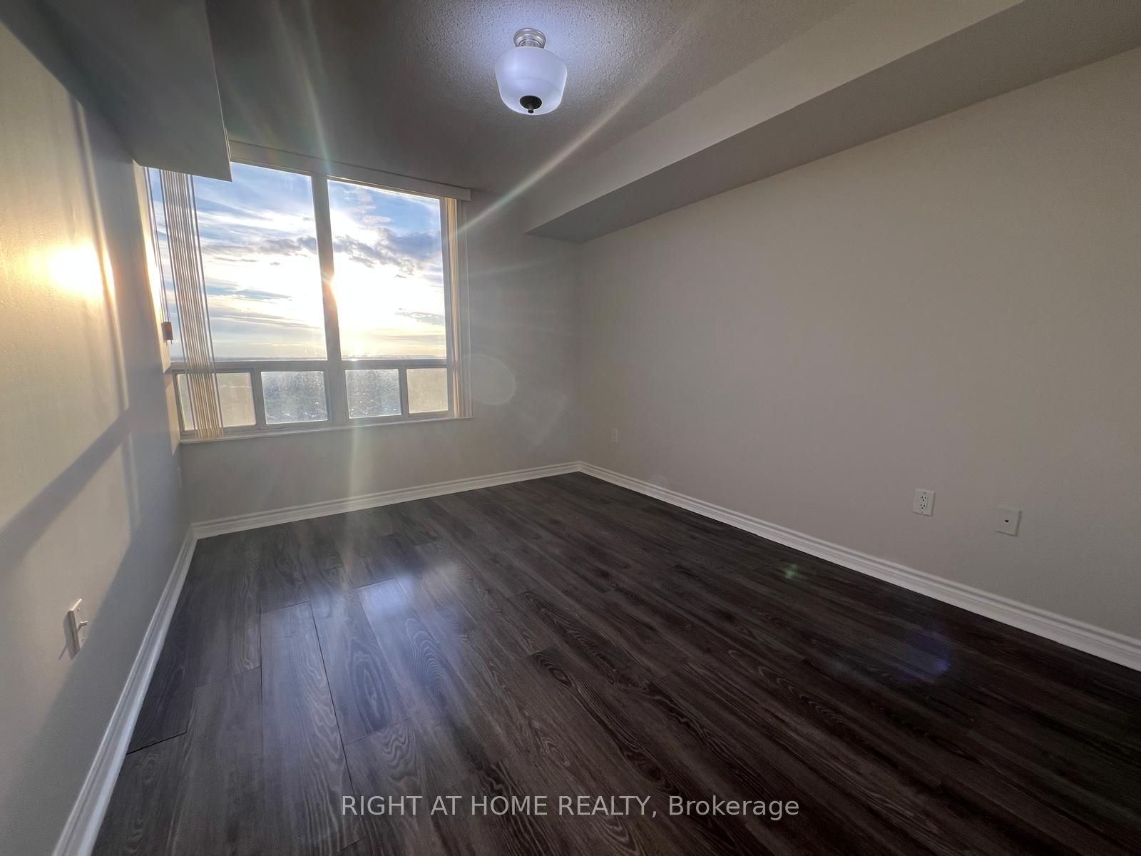 55 Strathaven Drive 1808 Property Photo 13