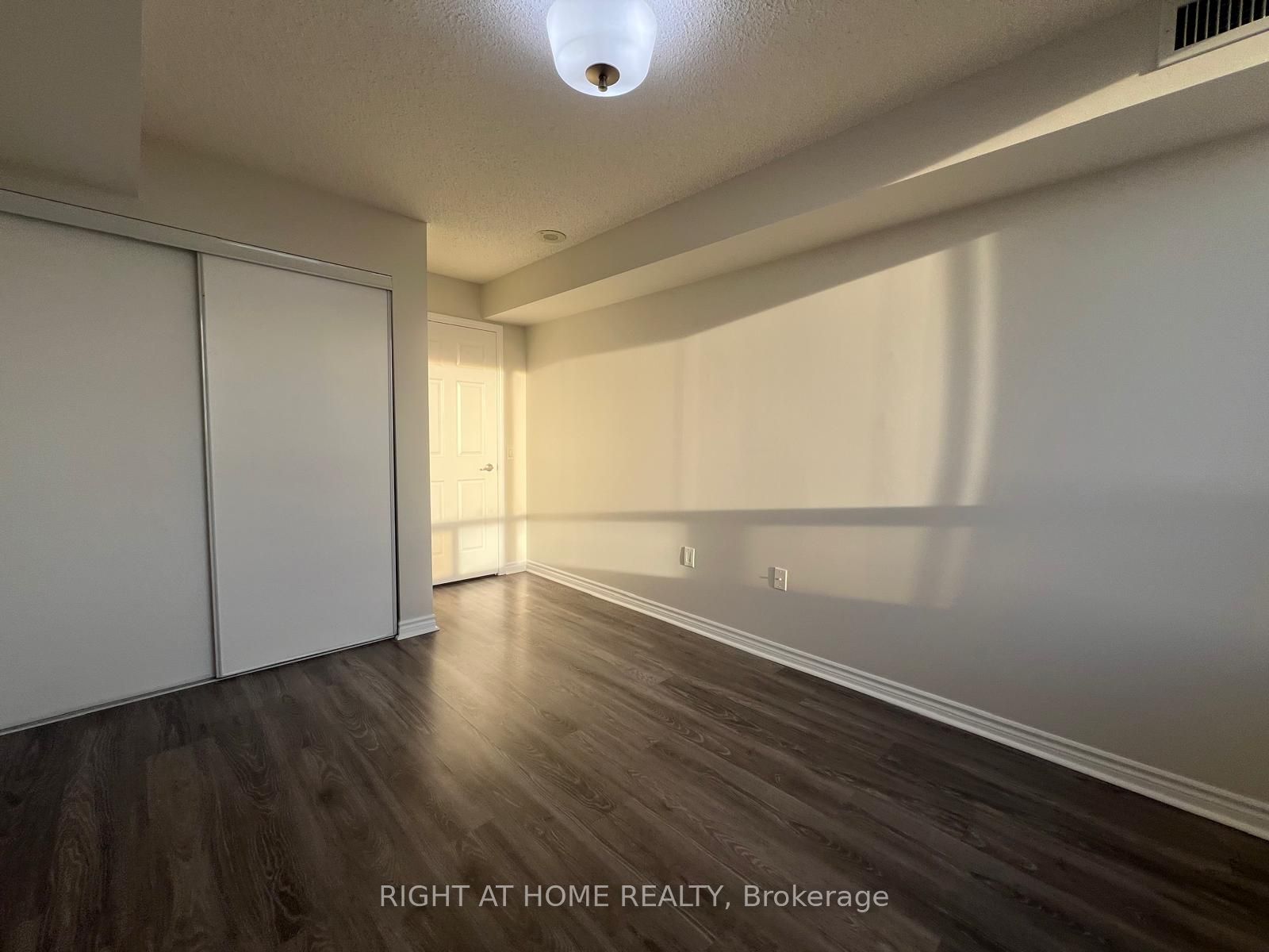 55 Strathaven Drive 1808 Property Photo 14