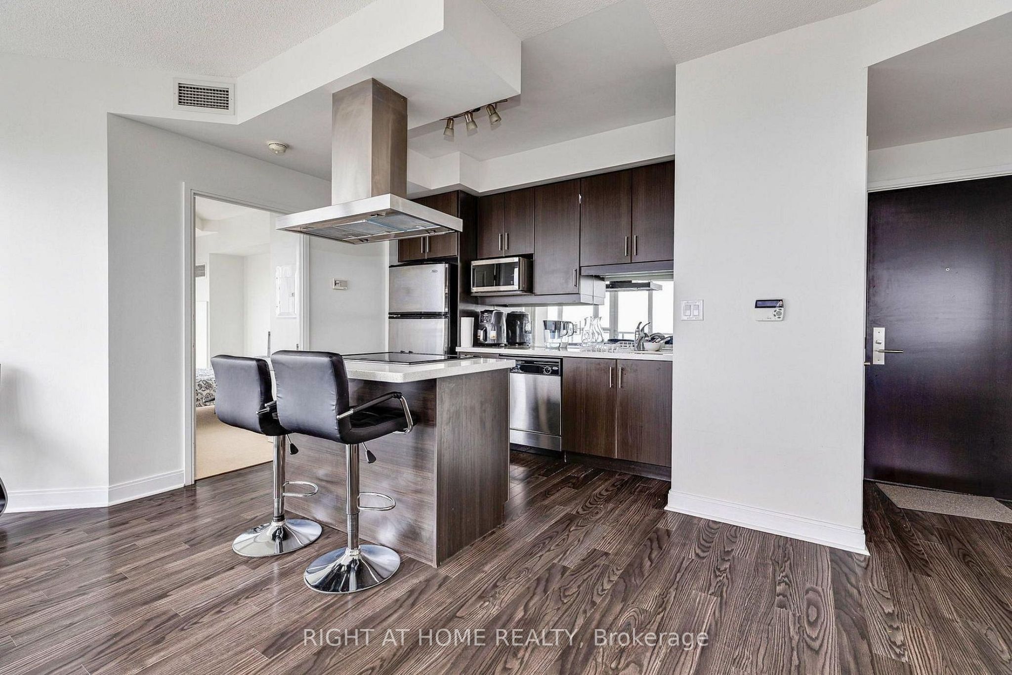 60 Absolute Avenue 4901 Property Photo 2