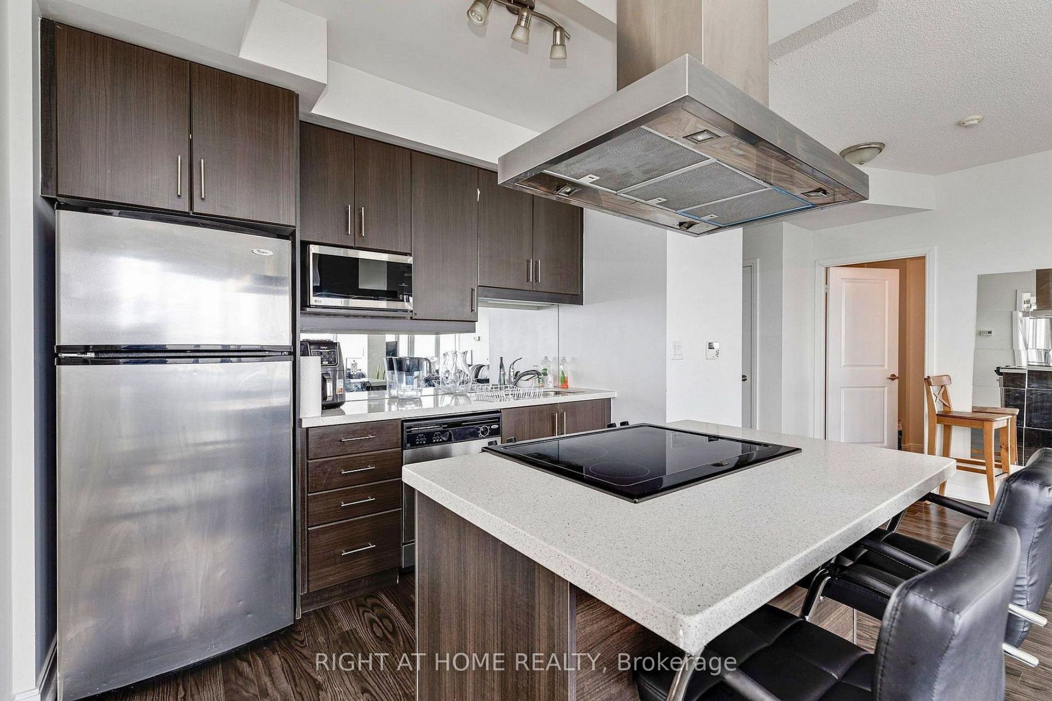 60 Absolute Avenue 4901 Property Photo 3