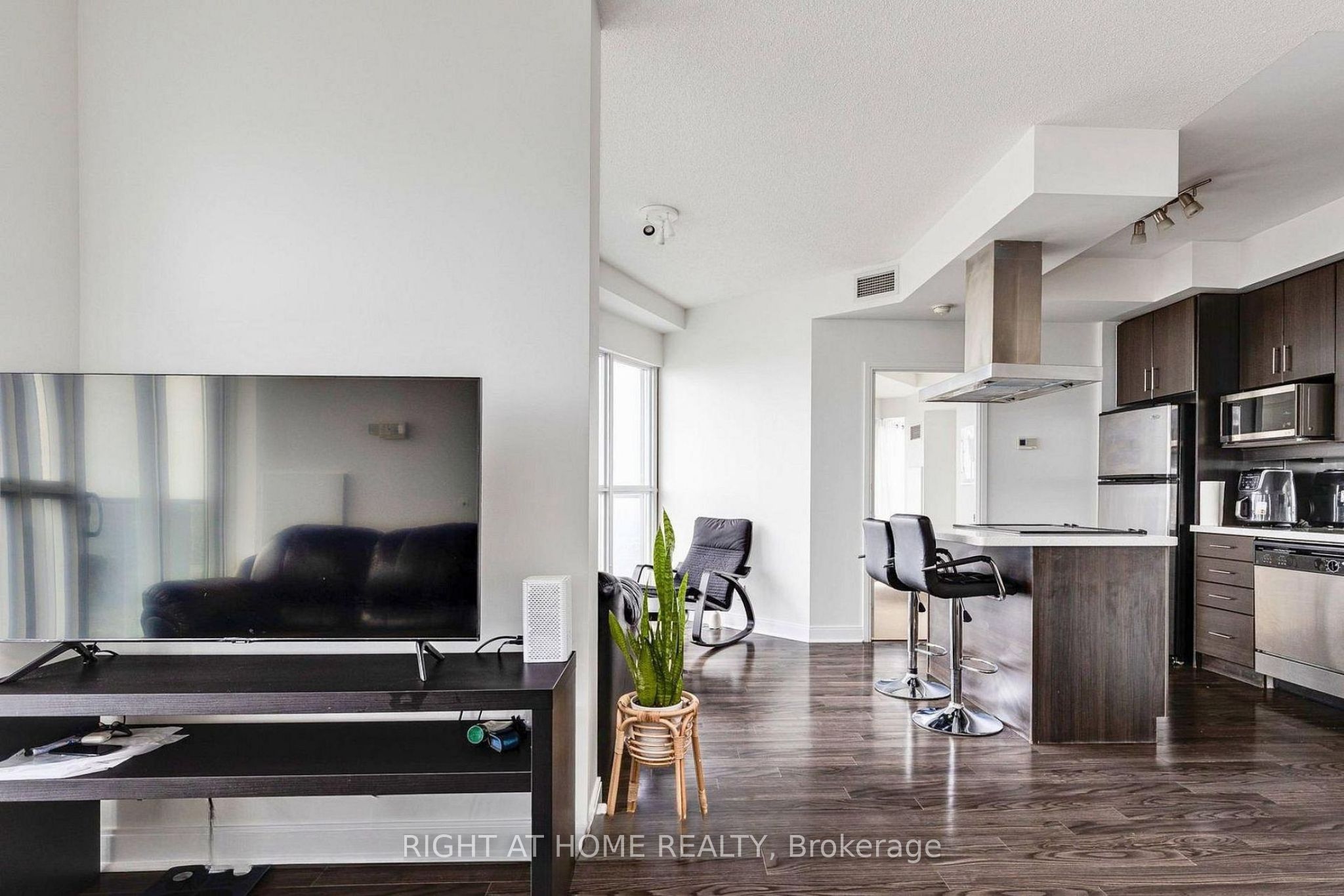 60 Absolute Avenue 4901 Property Photo 5