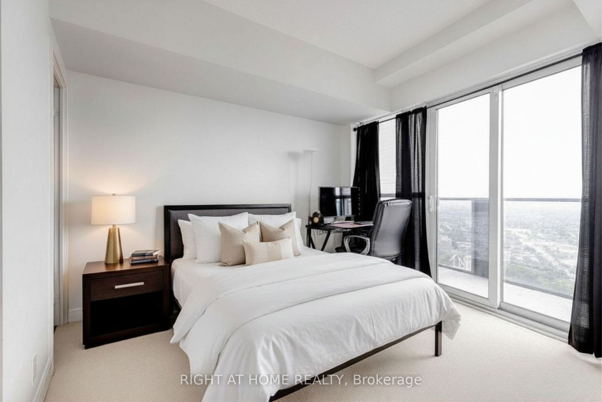 60 Absolute Avenue 4901 Property Photo 6