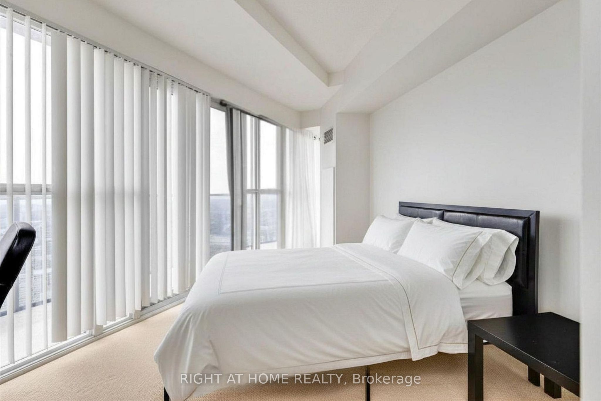 60 Absolute Avenue 4901 Property Photo 8