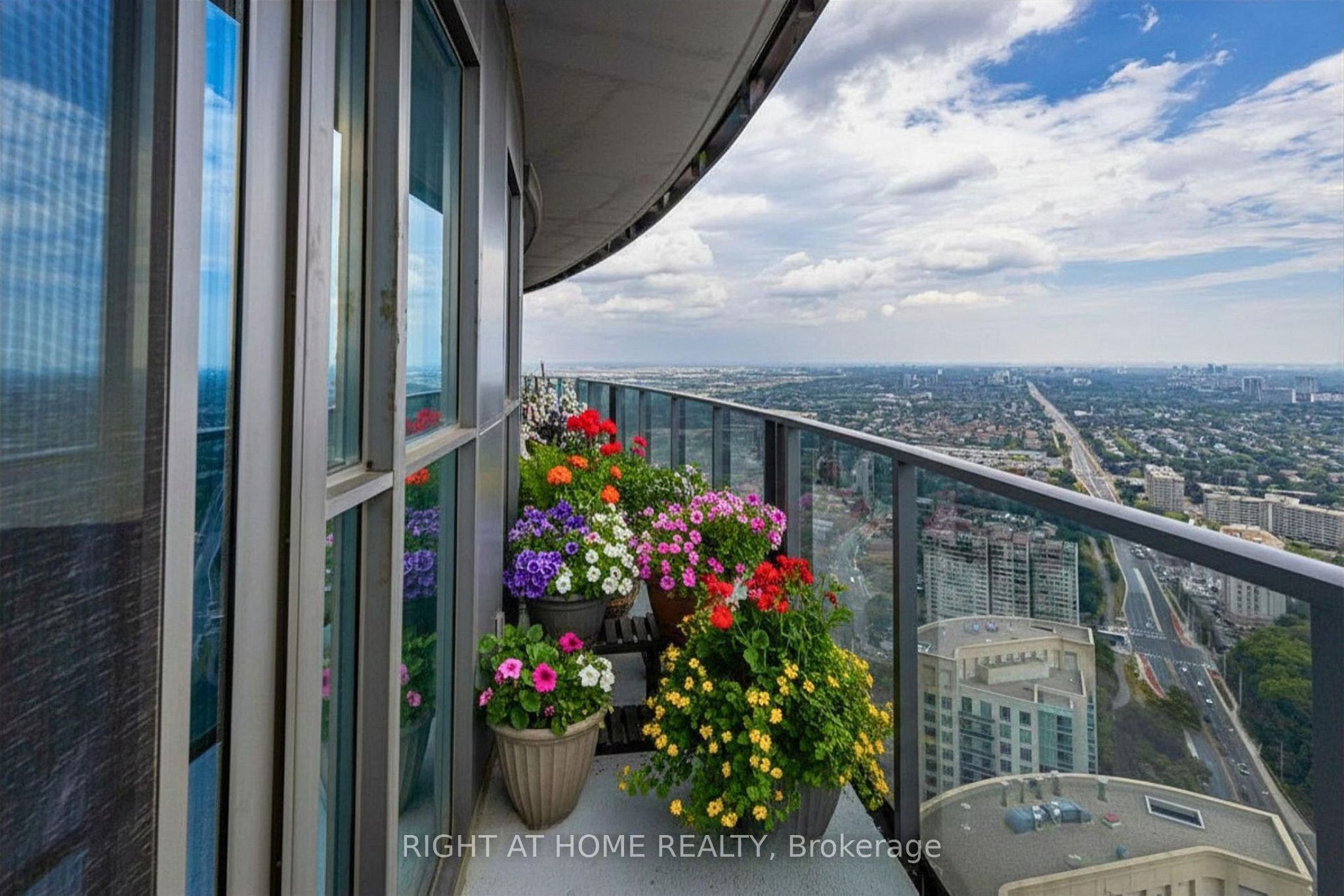 60 Absolute Avenue 4901 Property Photo 10