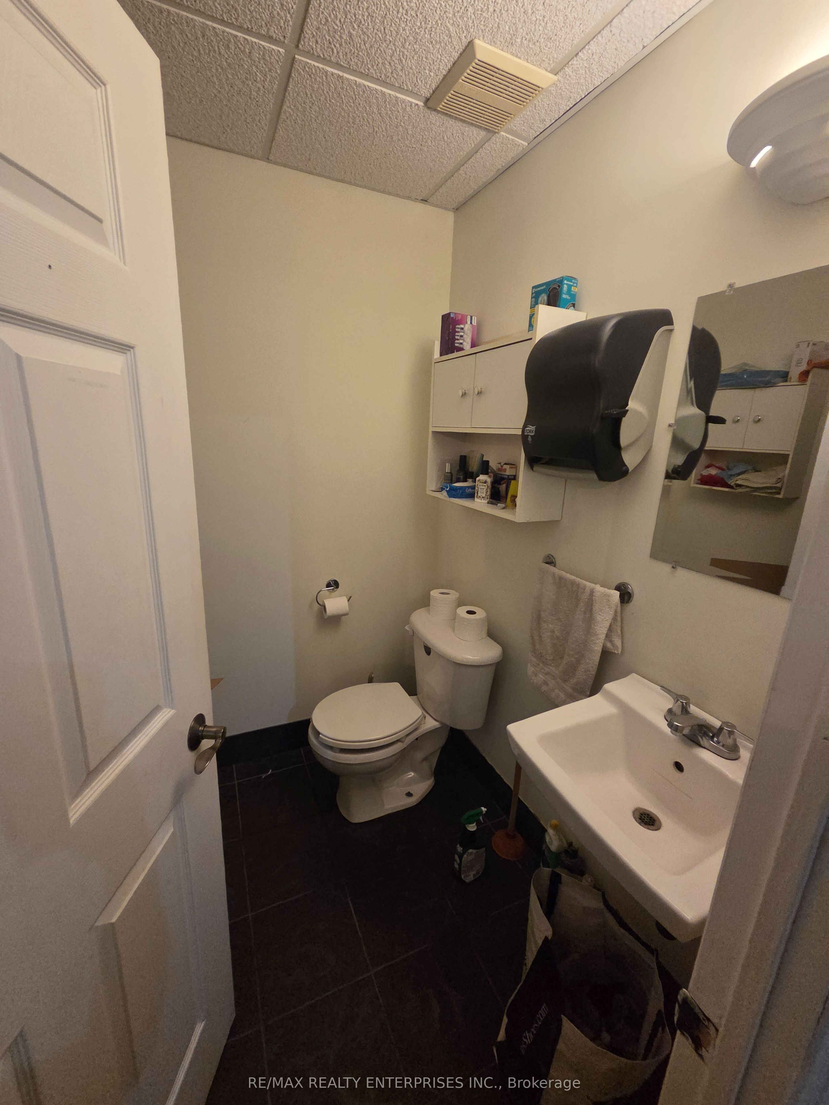 141 Lakeshore Road E 5 Property Photo 18