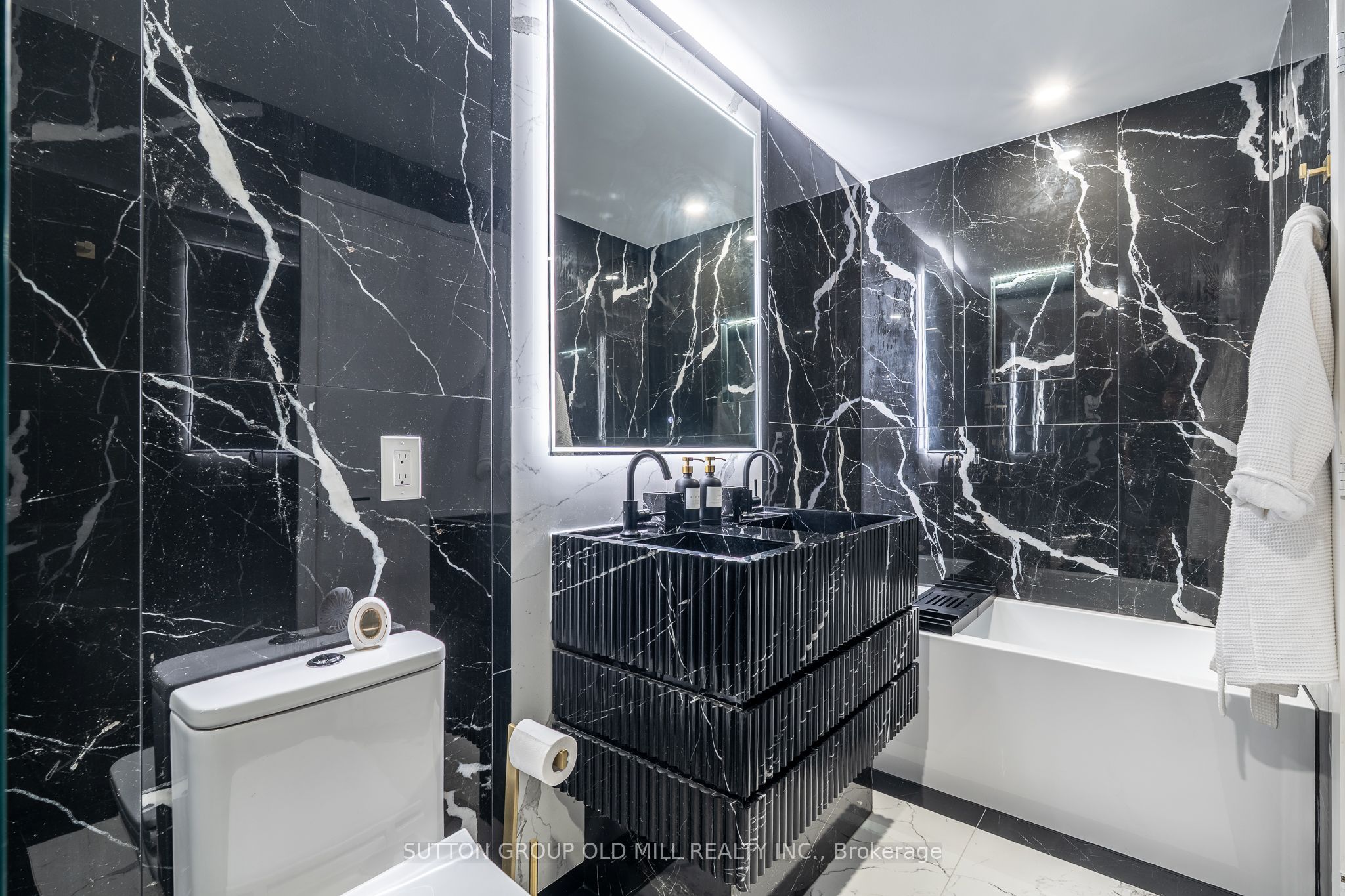 103 The Queensway 2505 Property Photo 15