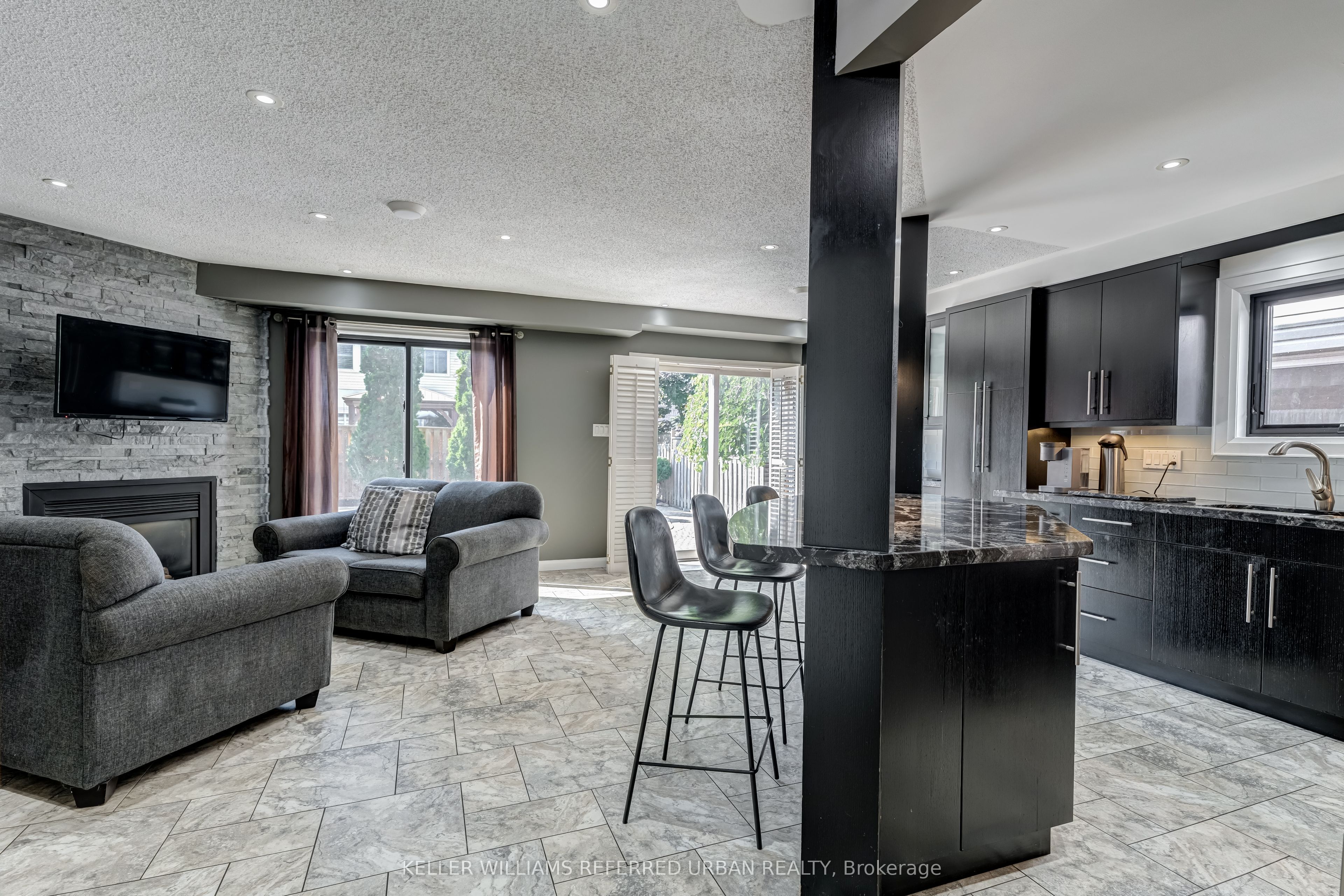 9 Stone Street Property Photo 5
