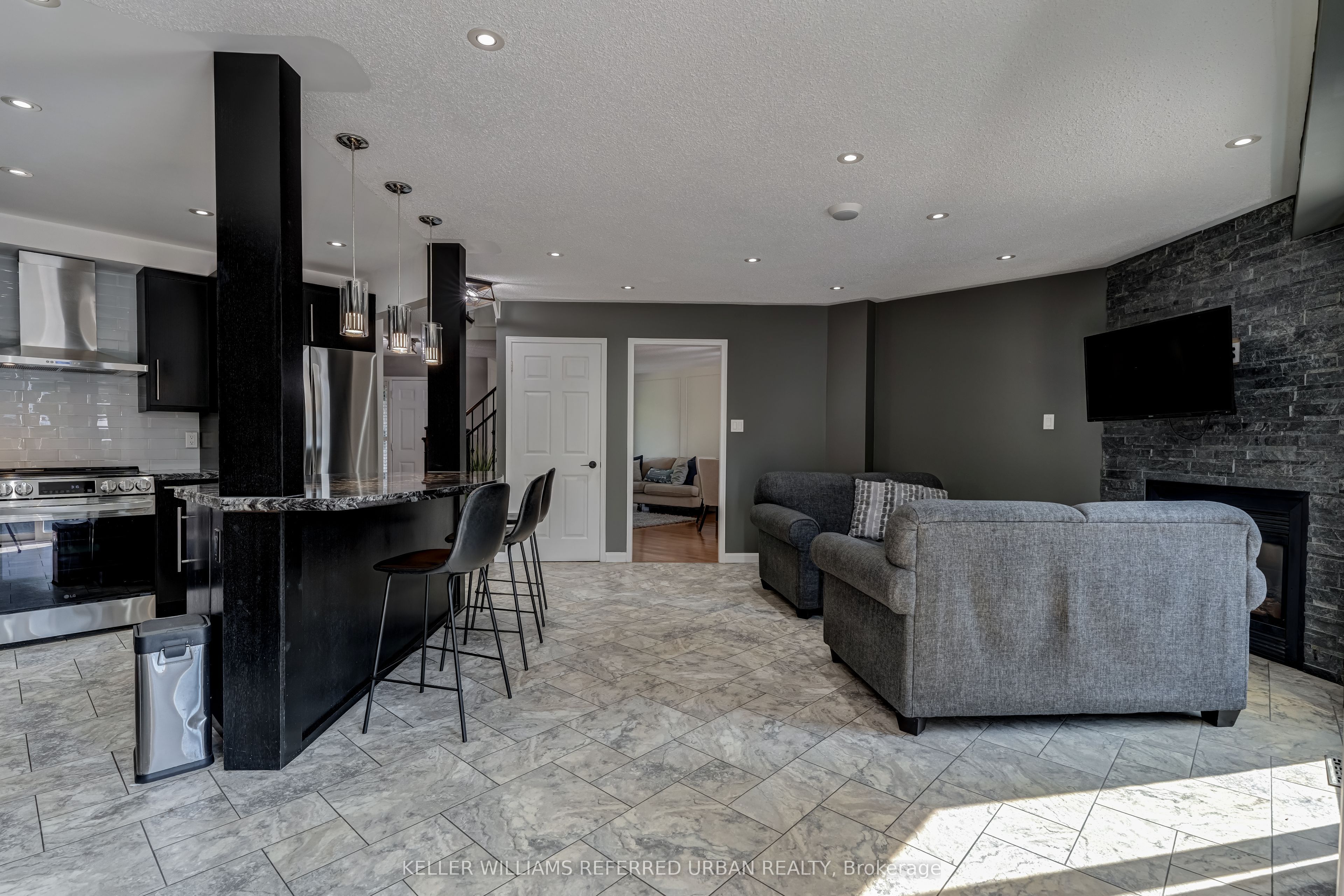 9 Stone Street Property Photo 8