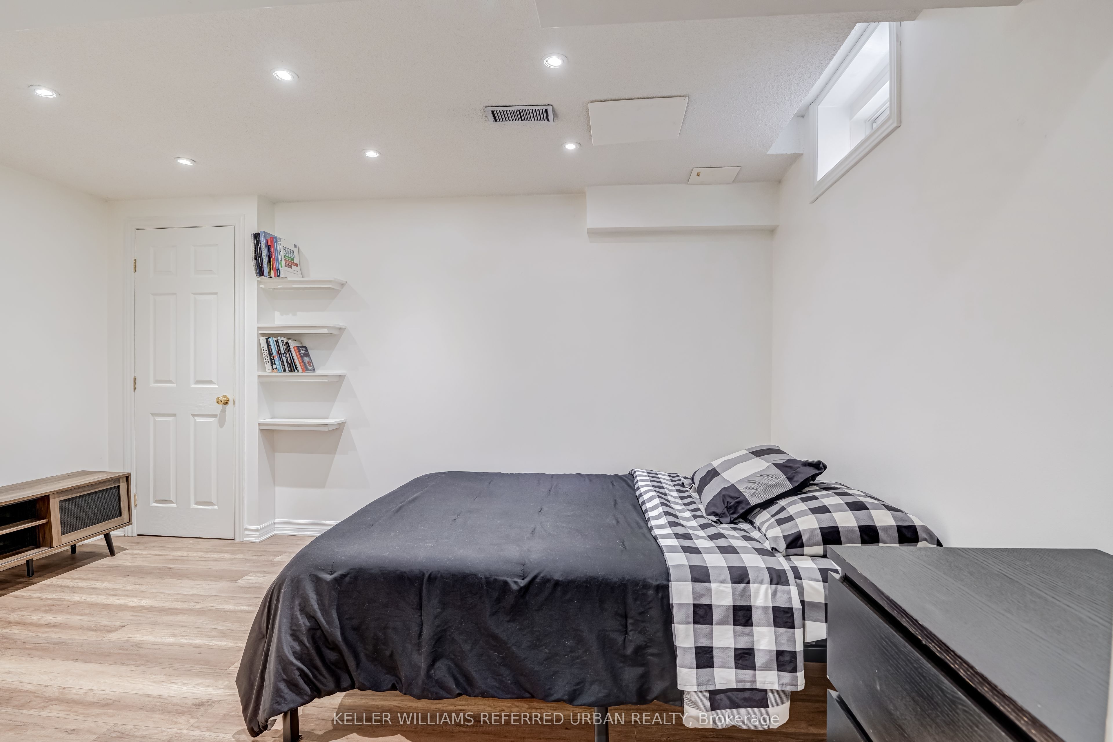 9 Stone Street Property Photo 42