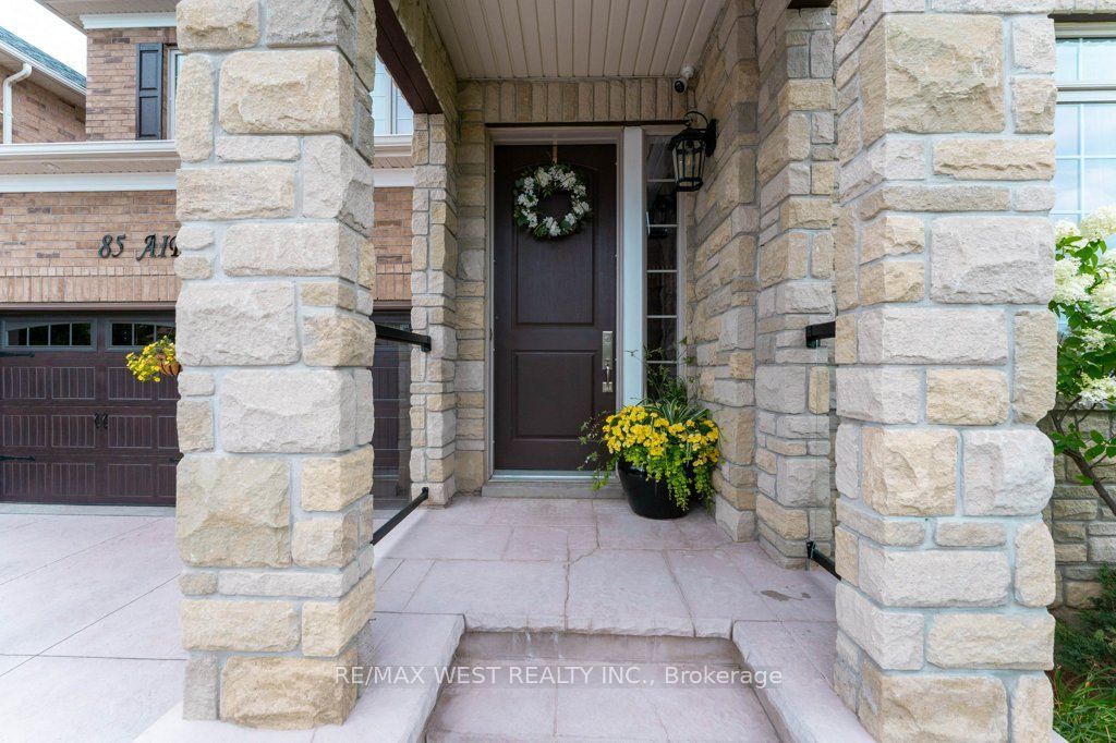85 Aird Court Property Photo 4