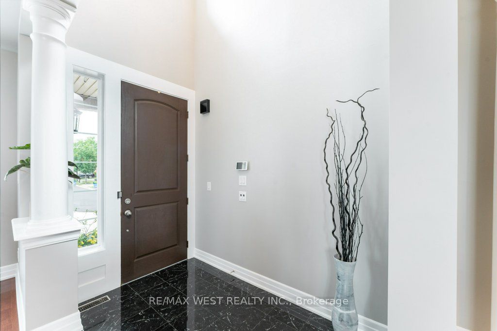 85 Aird Court Property Photo 5