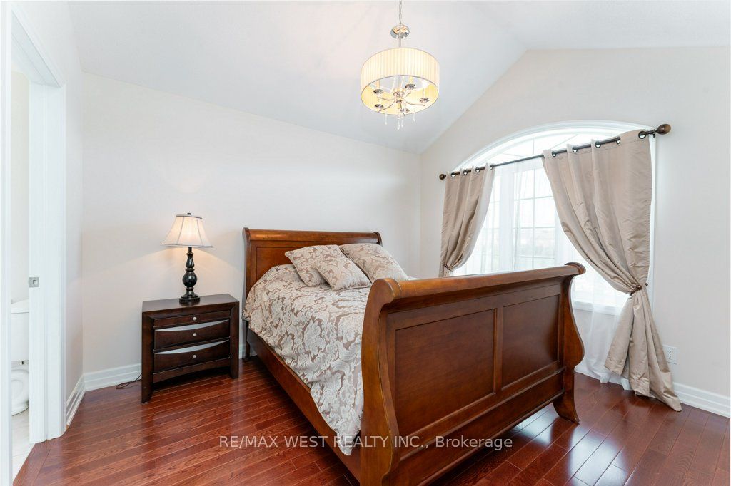 85 Aird Court Property Photo 20