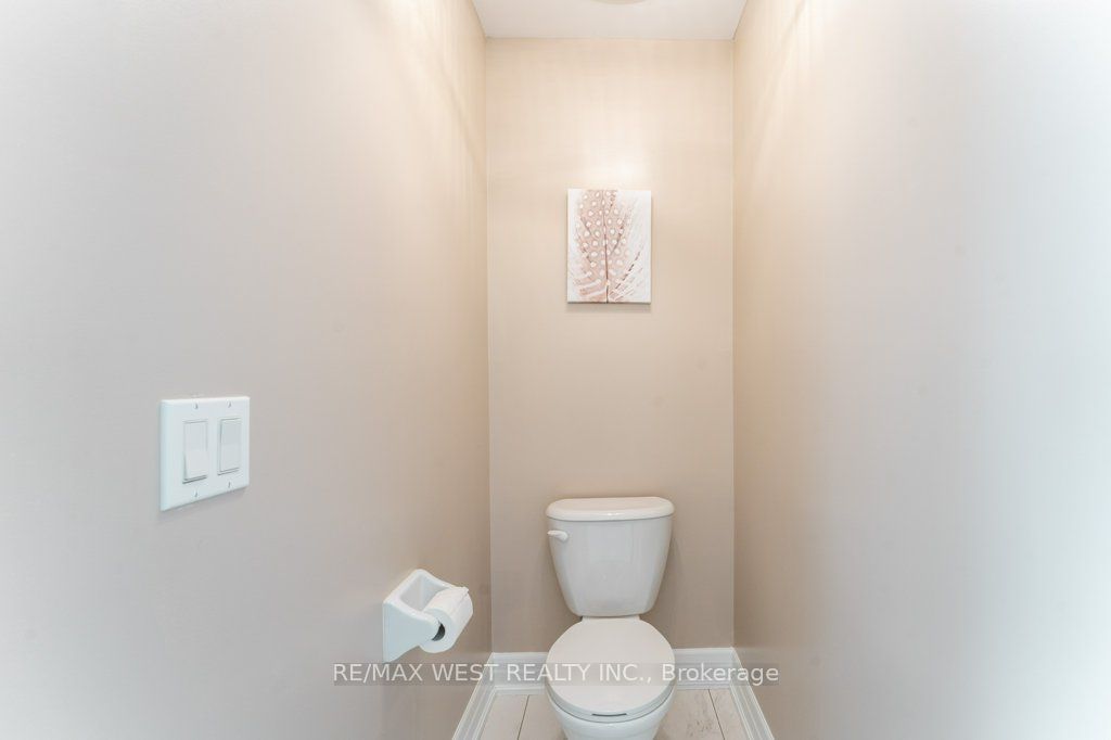 85 Aird Court Property Photo 34