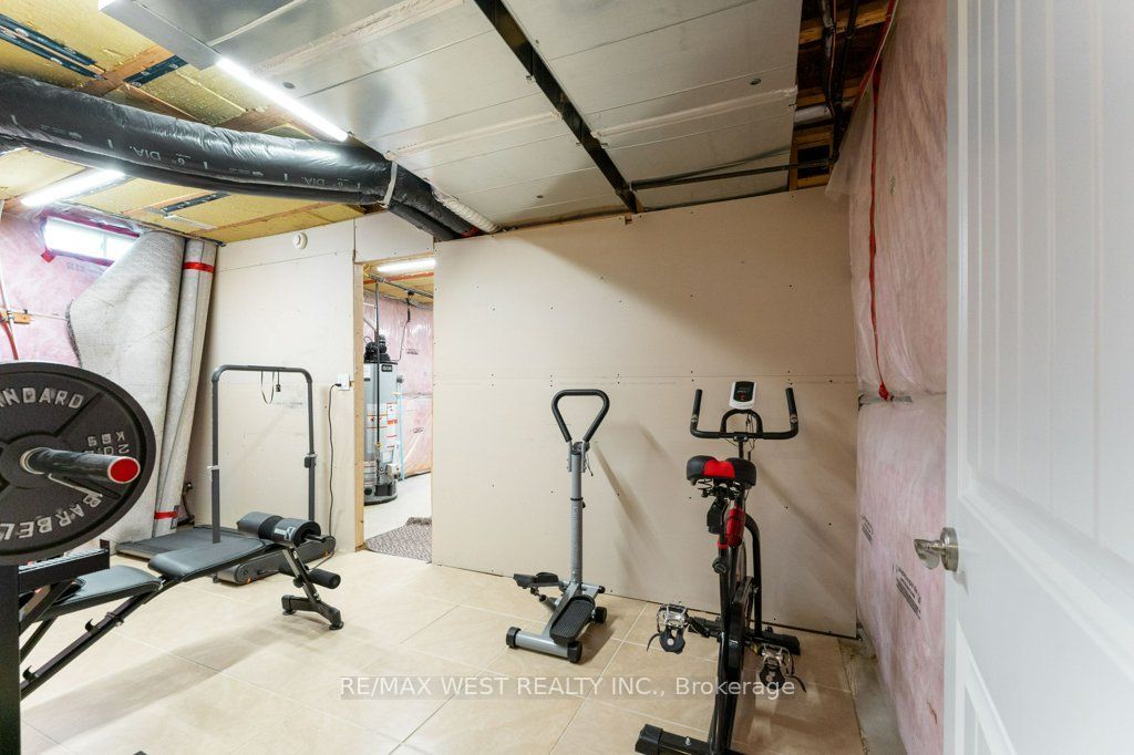 85 Aird Court Property Photo 38