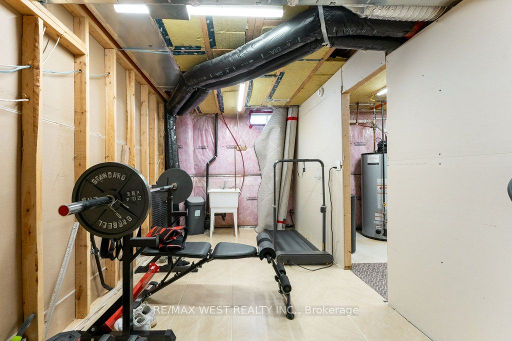 85 Aird Court Property Photo 39