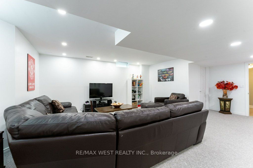 85 Aird Court Property Photo 40