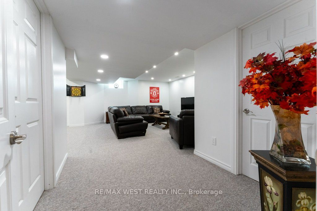 85 Aird Court Property Photo 41