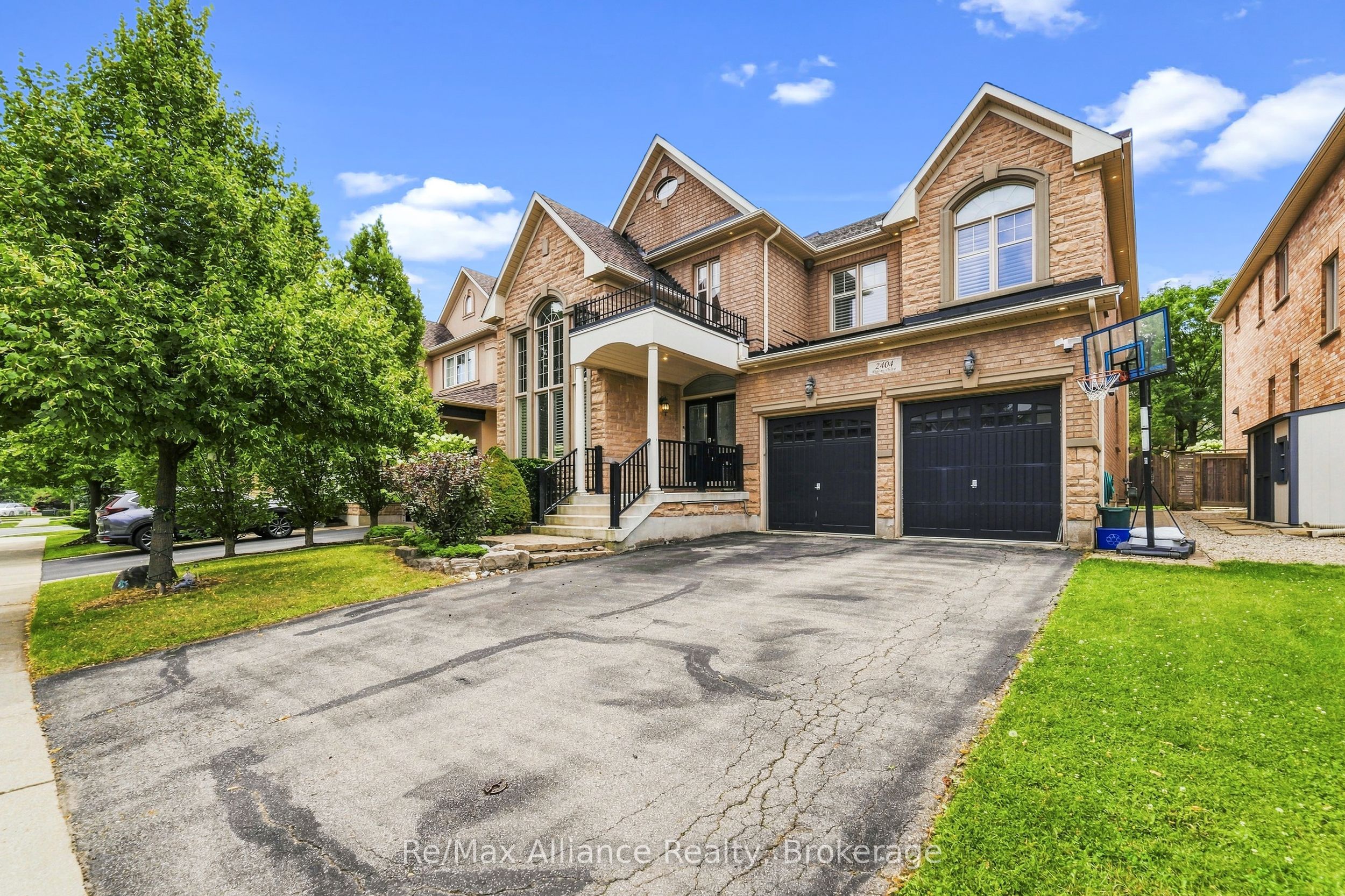 2404 Rideau Drive Property Photo 2