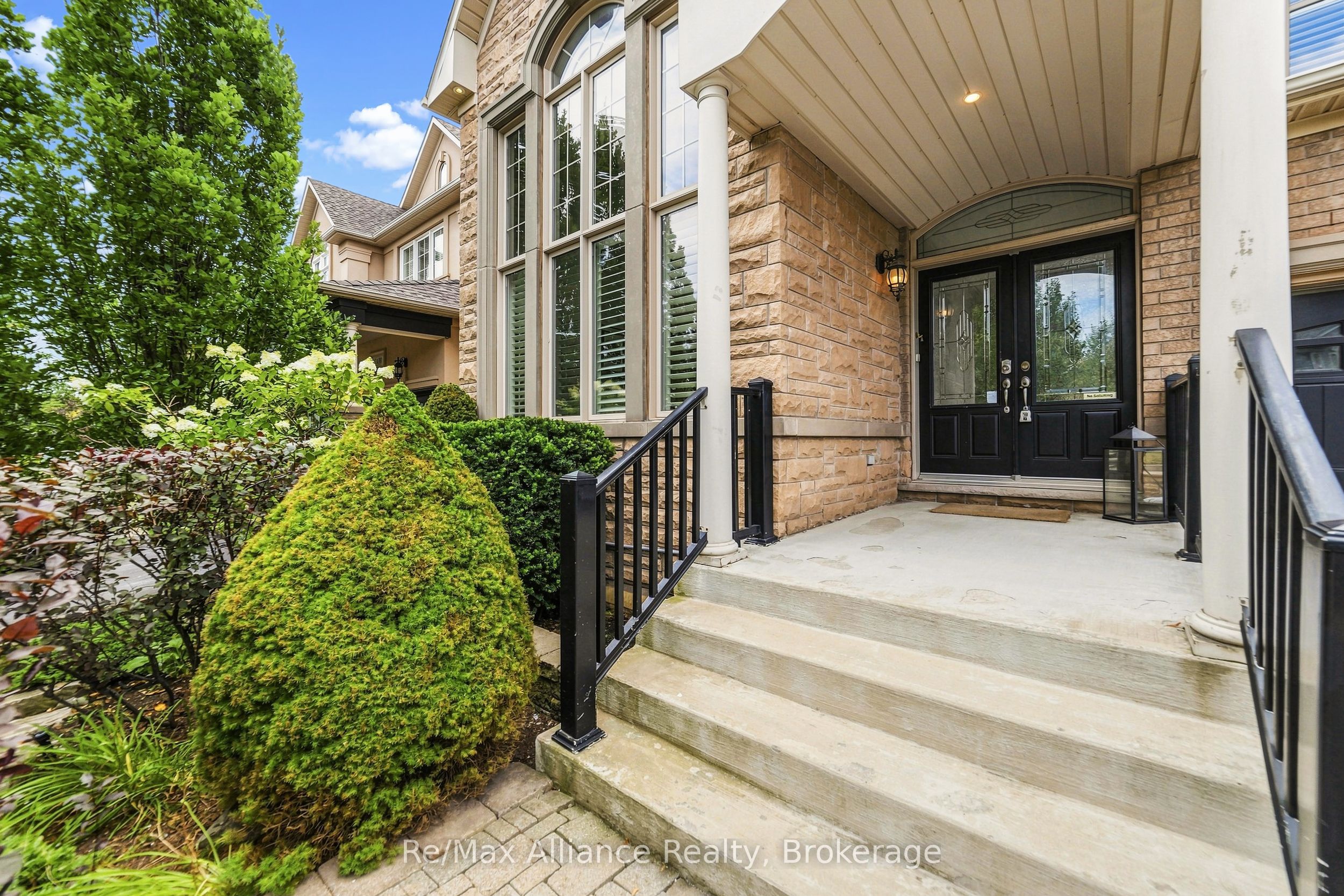 2404 Rideau Drive Property Photo 3