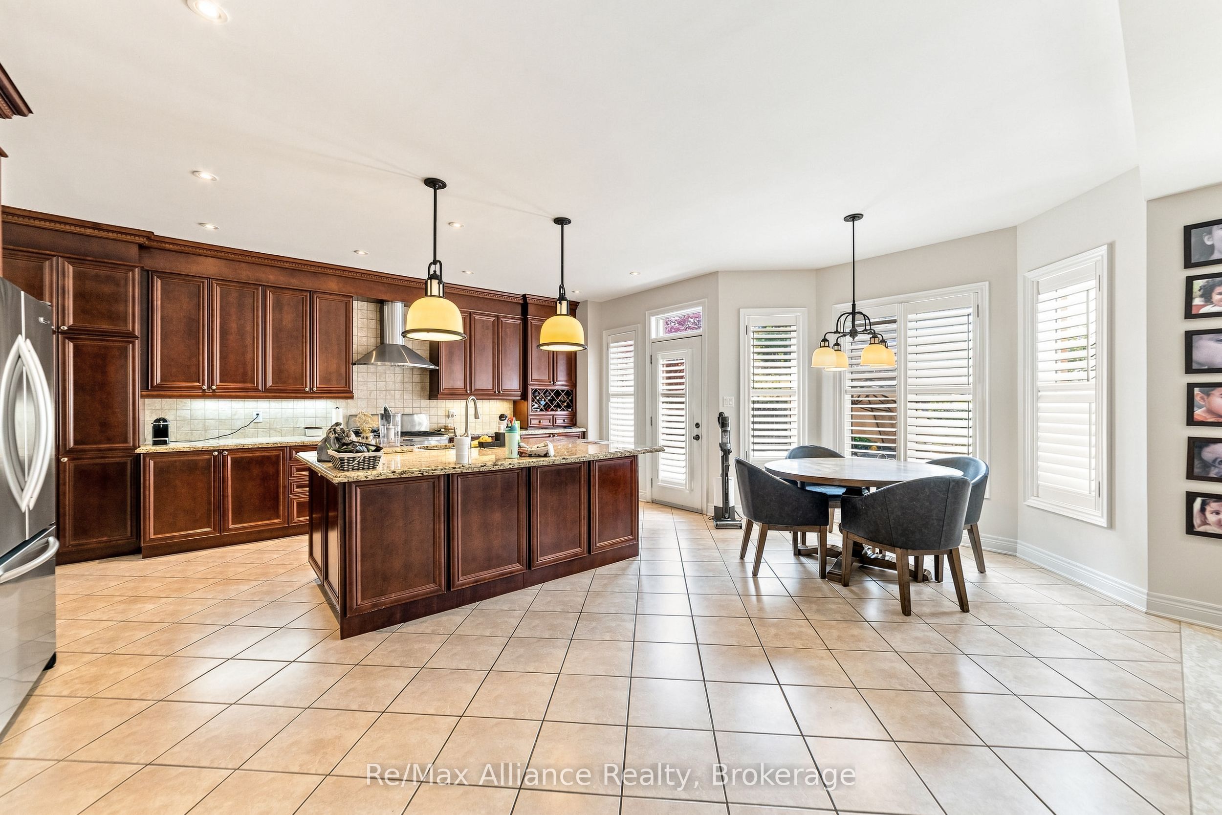 2404 Rideau Drive Property Photo 11