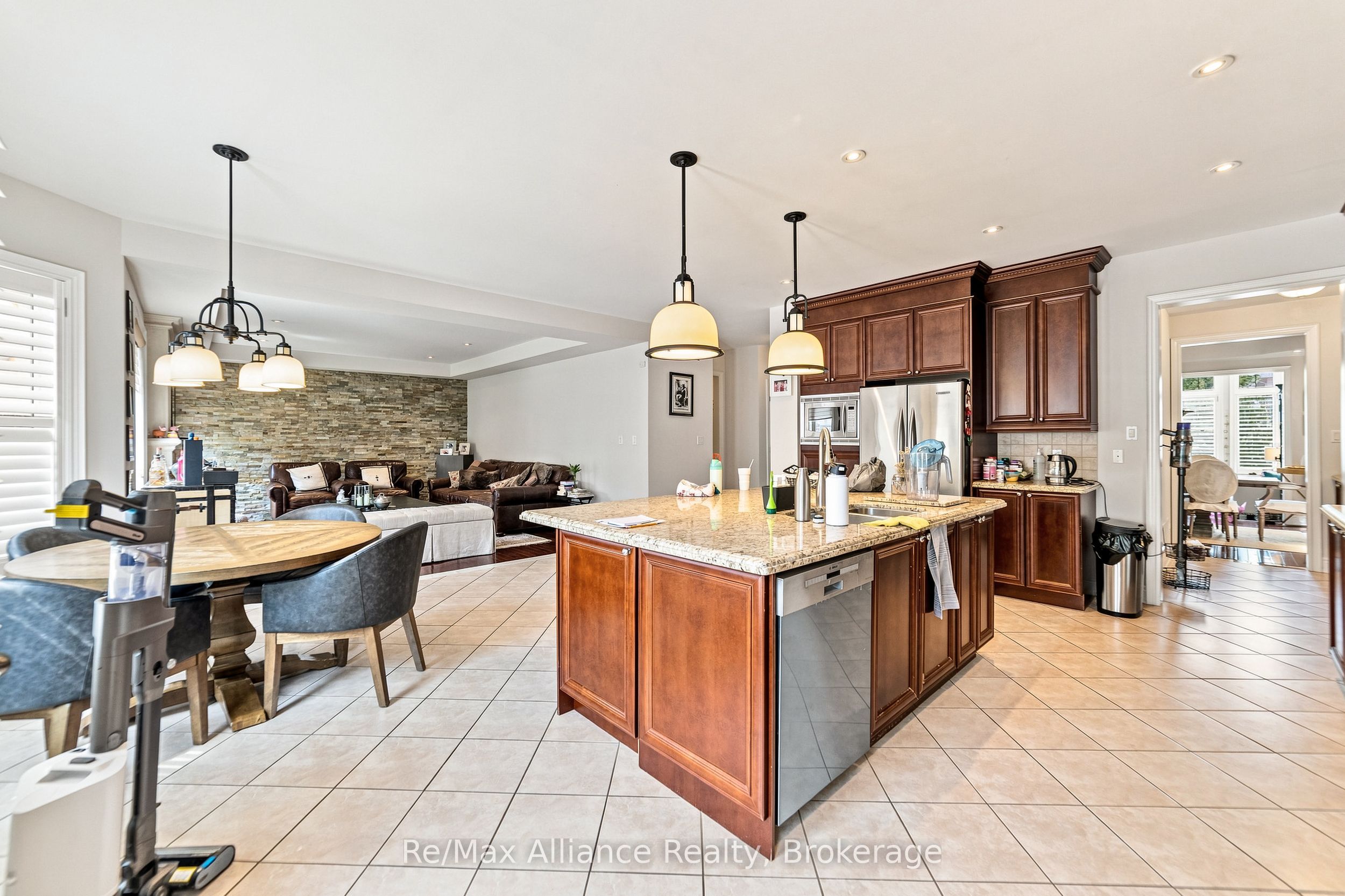 2404 Rideau Drive Property Photo 12