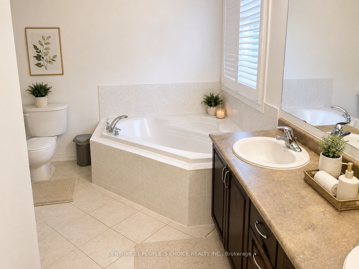2486 Wasaga Drive Property Photo 11