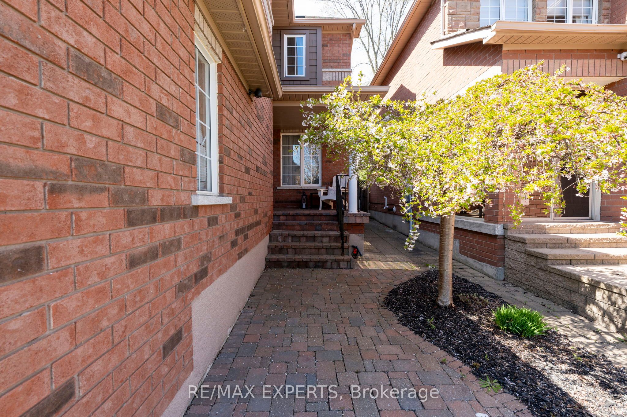 28 Crestridge Drive Property Photo 3