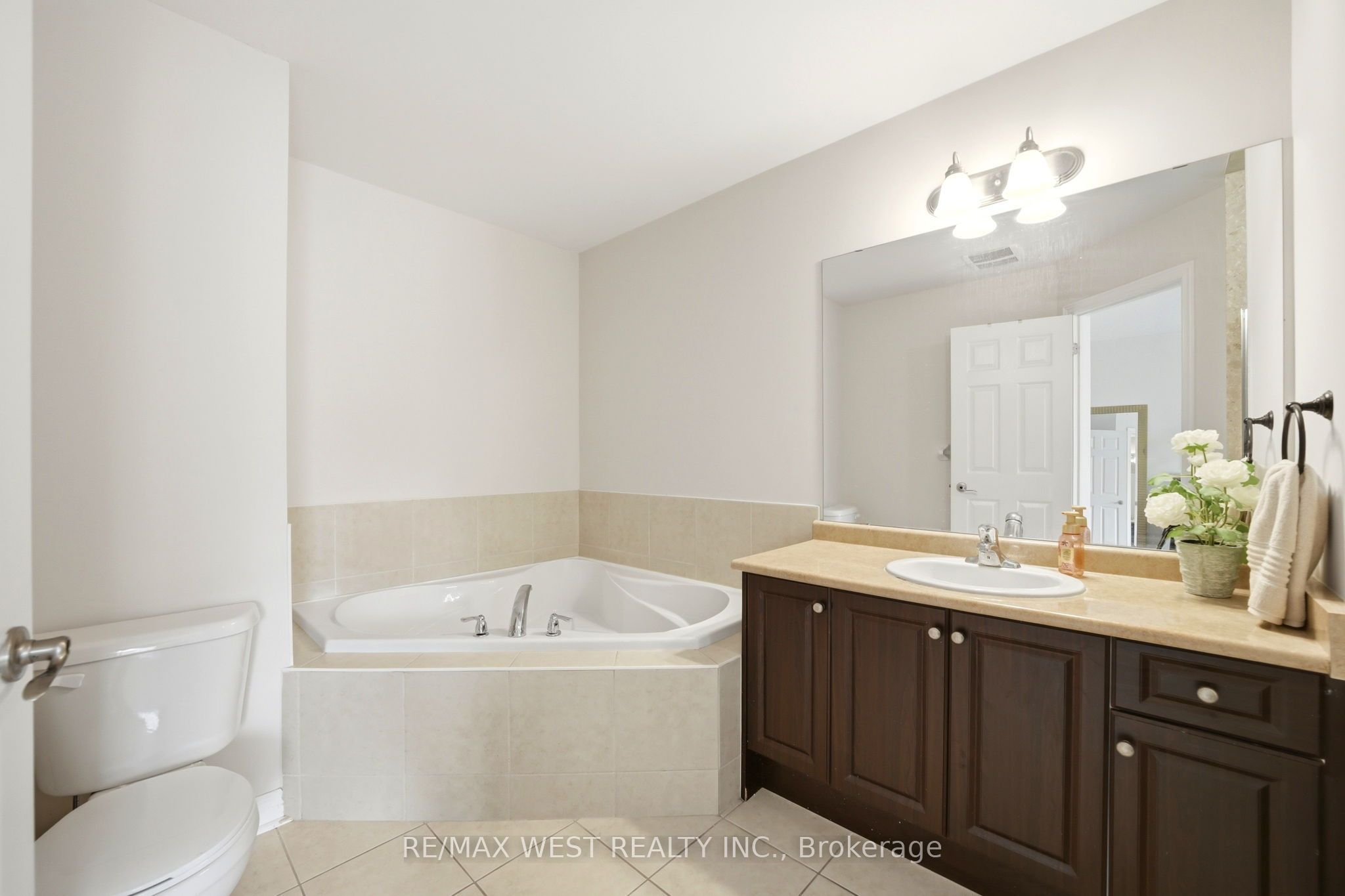 12481 Kennedy Road Property Photo 6