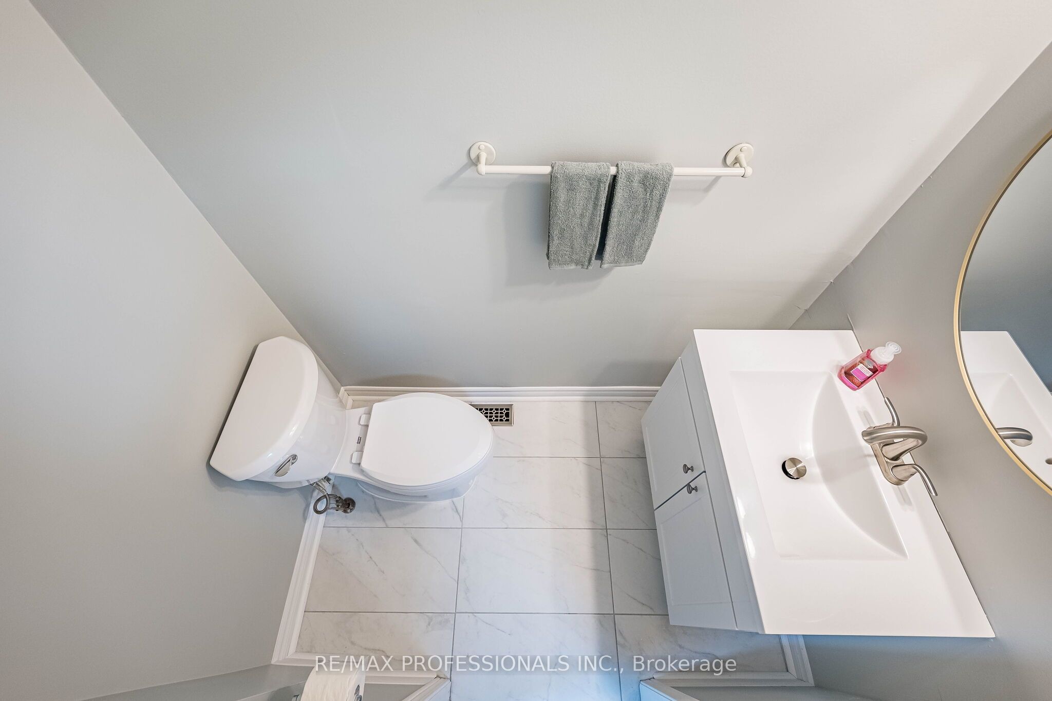 2004 Glenada Crescent 23 Property Photo 21