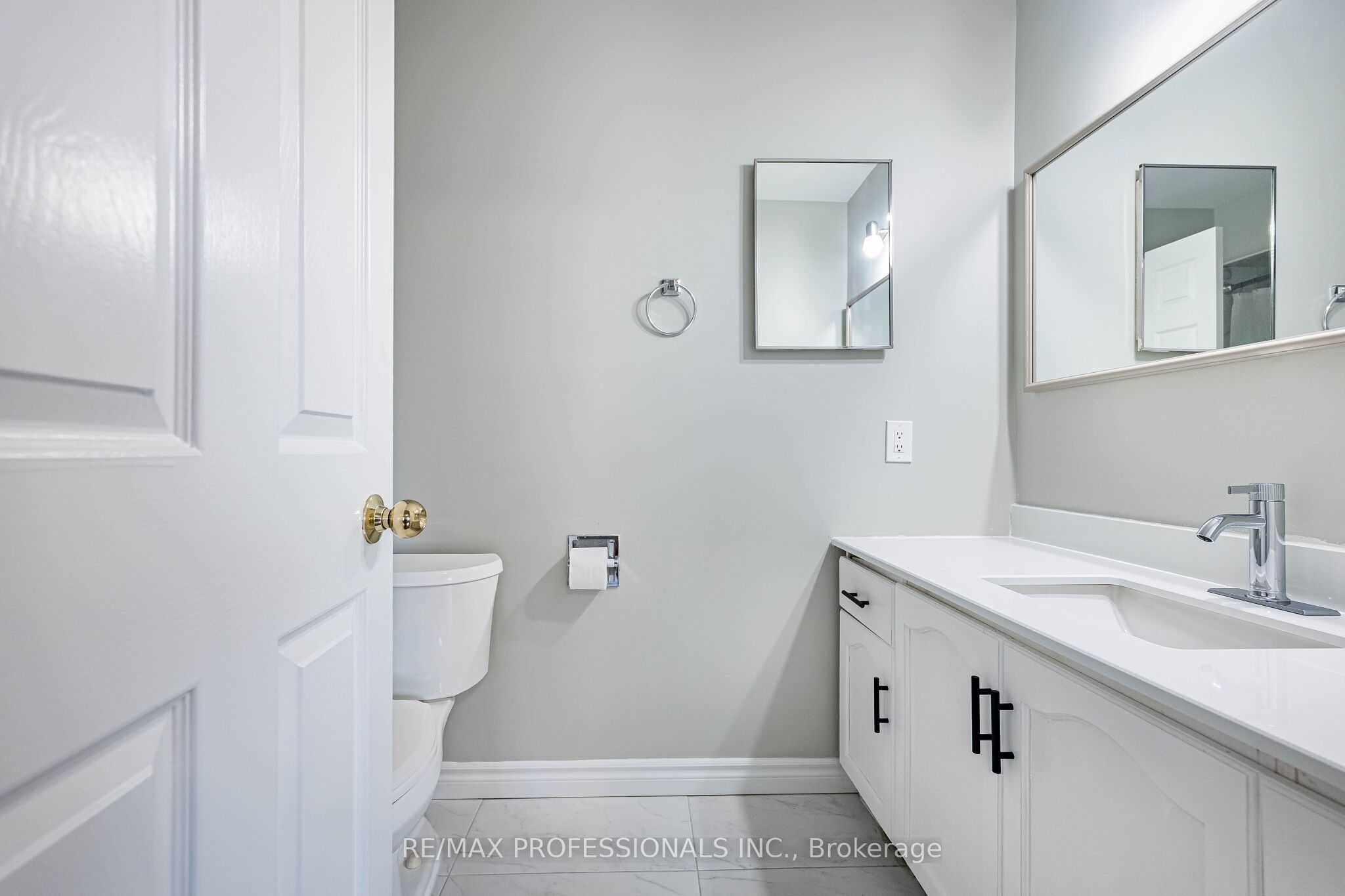 2004 Glenada Crescent 23 Property Photo 27
