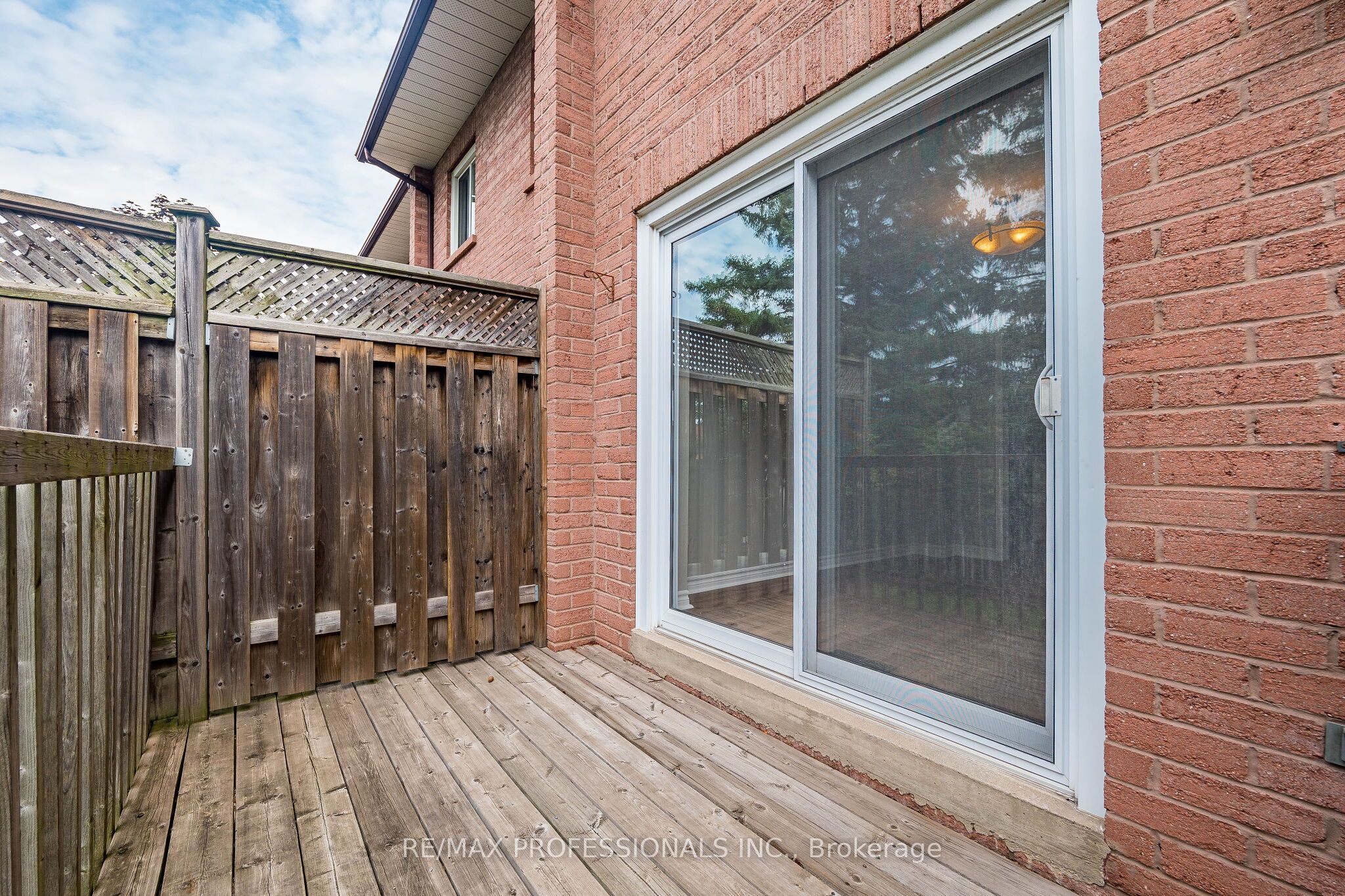2004 Glenada Crescent 23 Property Photo 47