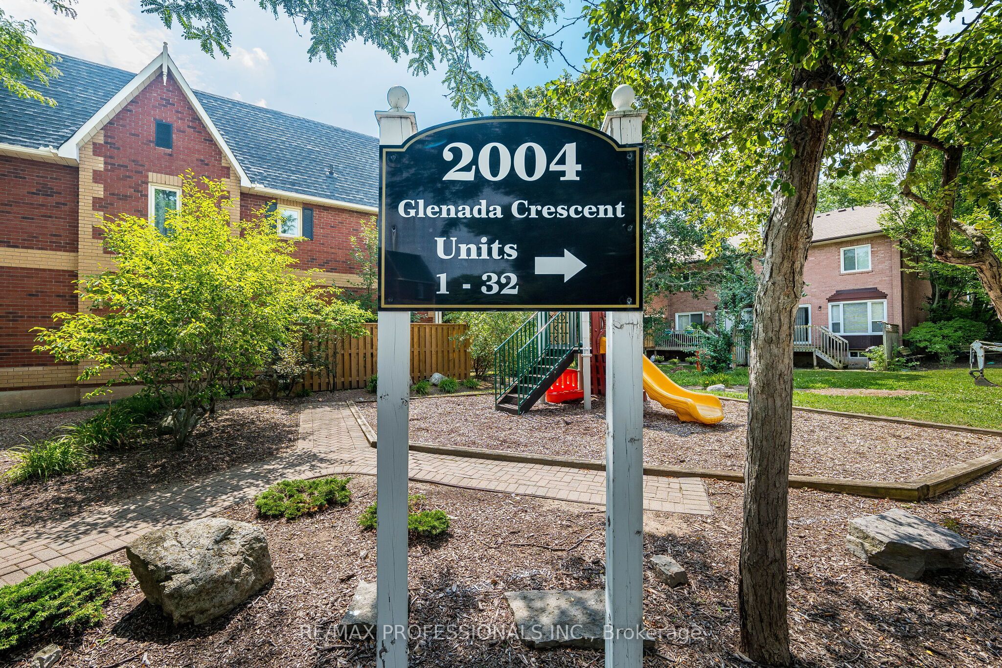 2004 Glenada Crescent 23 Property Photo 48