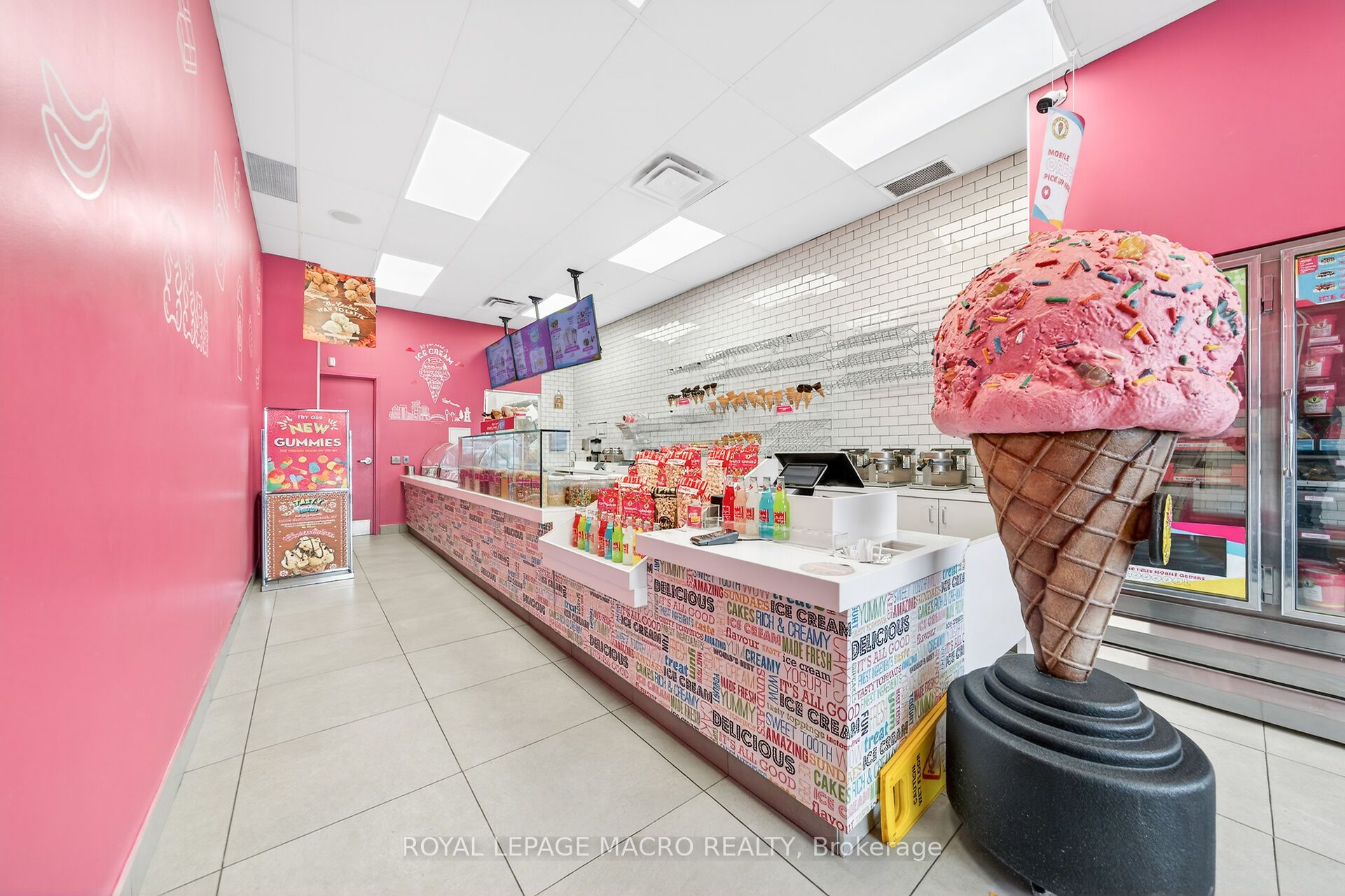 380 Dundas Street E D9 Property Photo 1