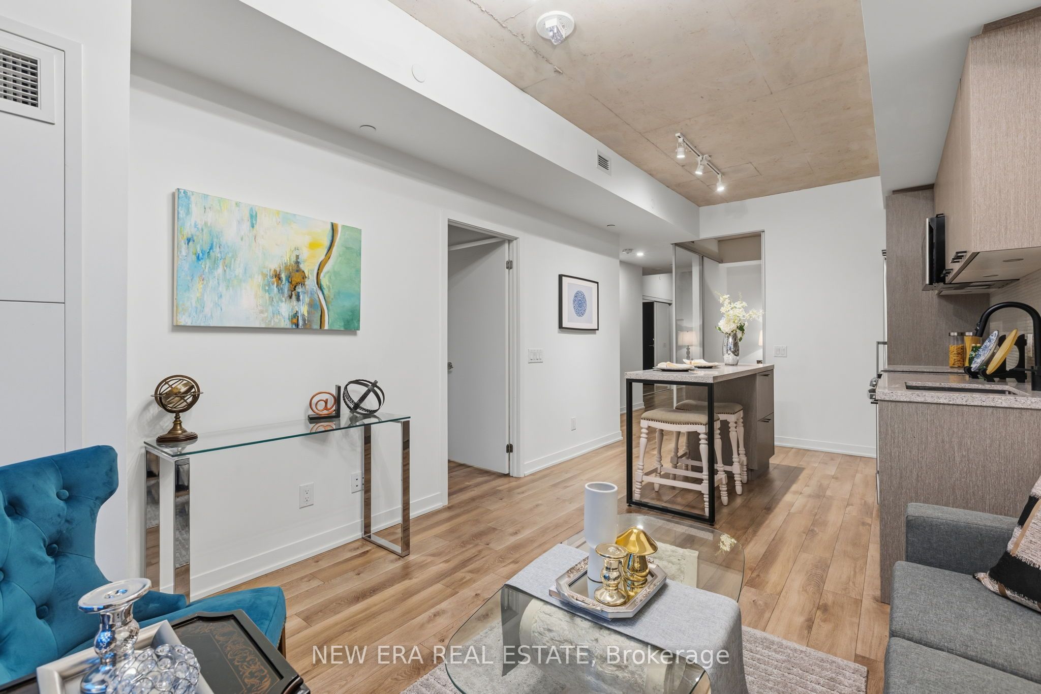 1808 St. Clair Avenue W 301 Property Photo 5